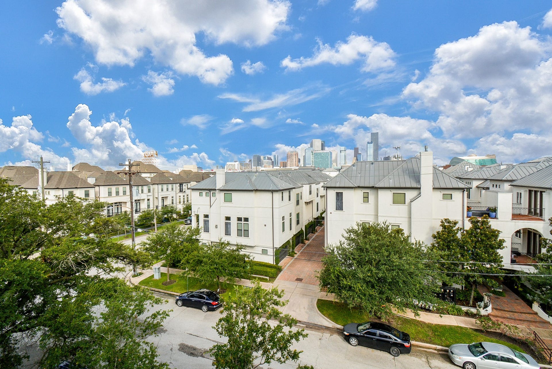 615 Nagle Street, Houston, TX 77003 What a beautiful view of downtown Houston!