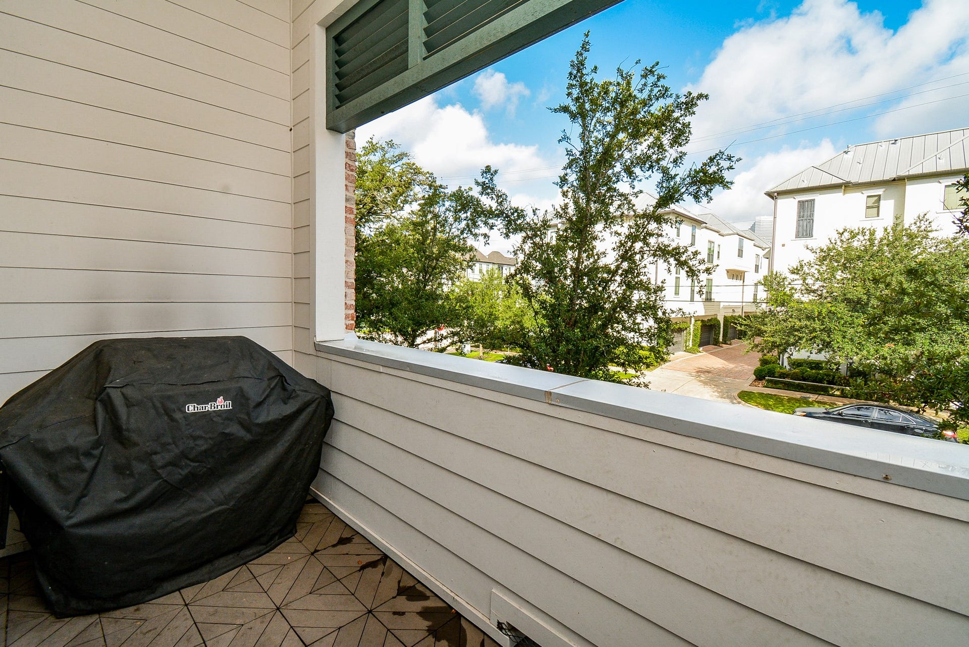 615 Nagle Street, Houston, TX 77003 2nd story balcony