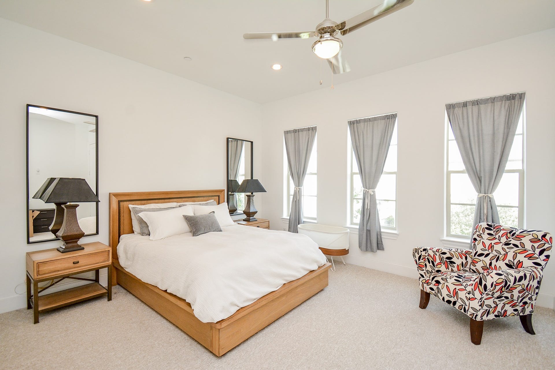615 Nagle Street, Houston, TX 77003 Large primary bedroom!