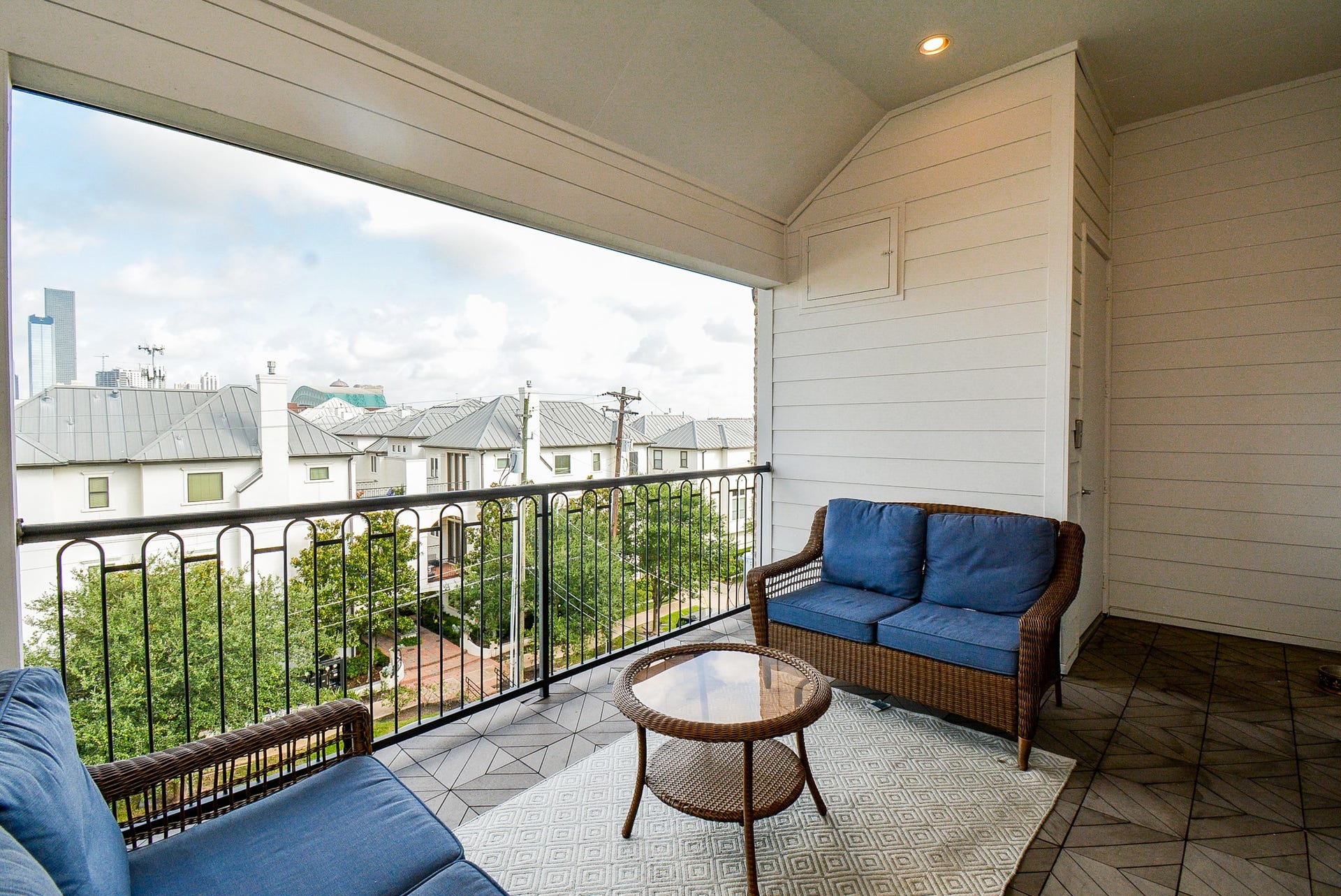 615 Nagle Street, Houston, TX 77003 4th floor balcony has so much space!