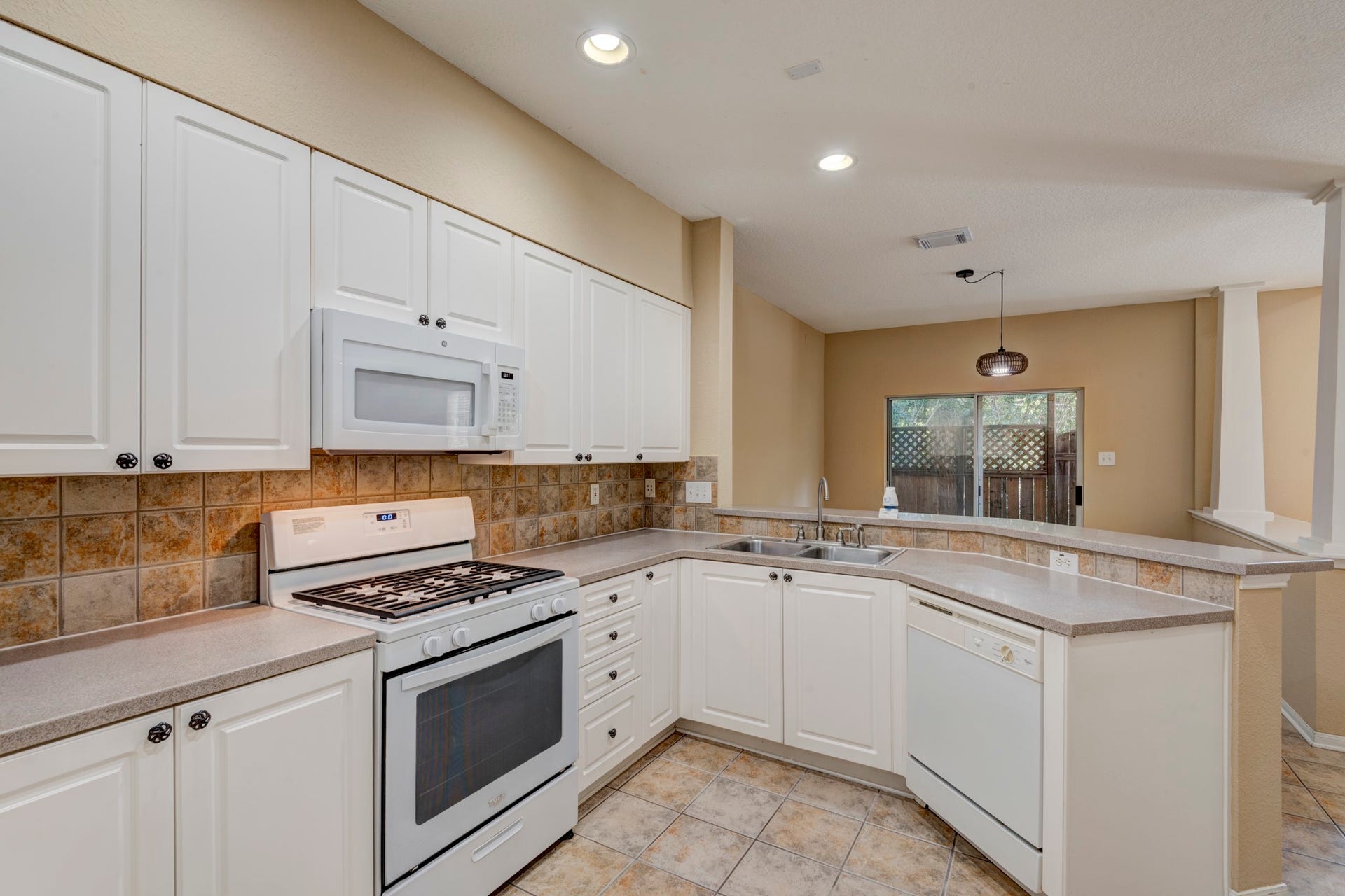 26 Stone Creek Place, The Woodlands, TX 77382 26 Stone Creek Place, The Woodlands, TX 77382