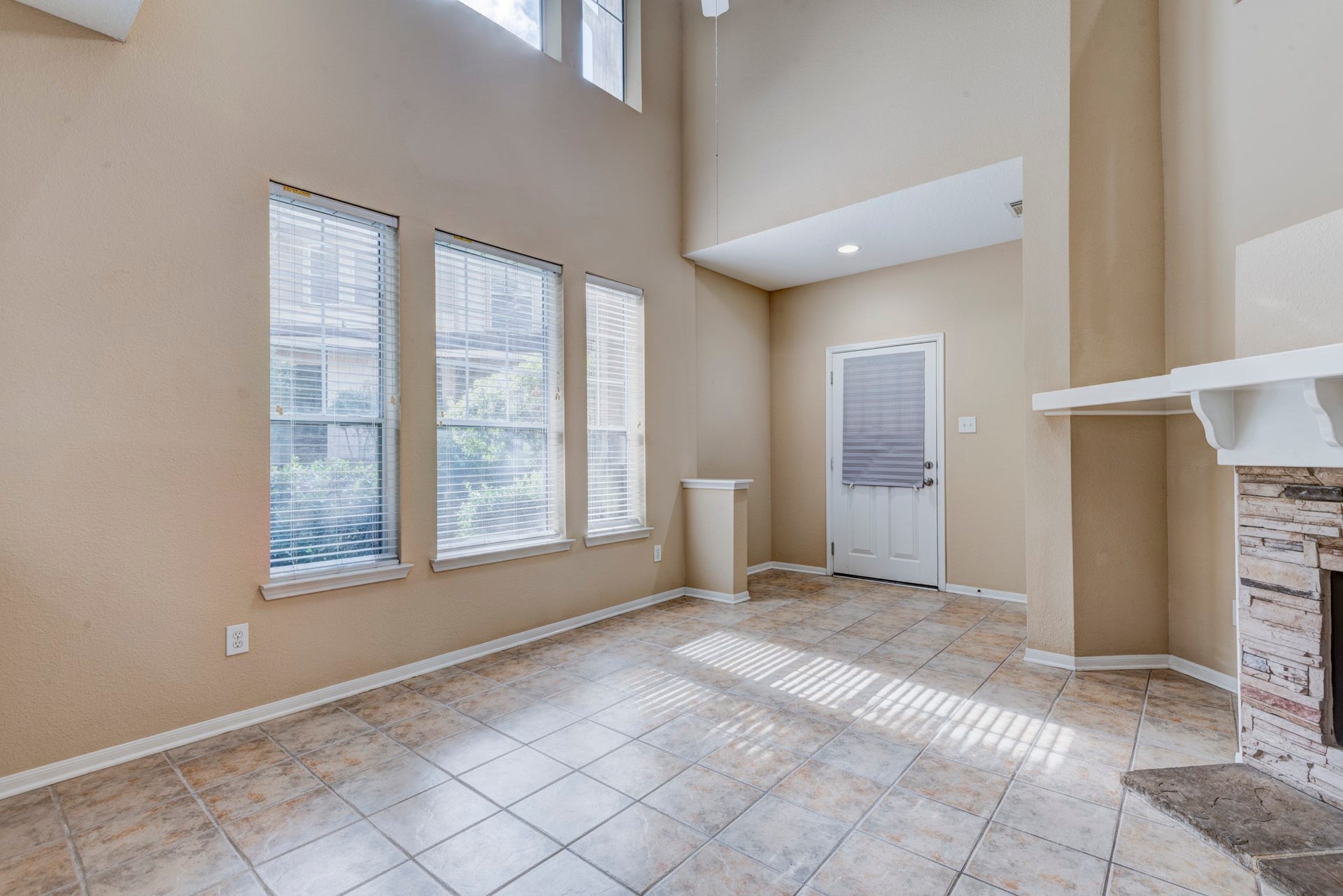 26 Stone Creek Place, The Woodlands, TX 77382 26 Stone Creek Place, The Woodlands, TX 77382