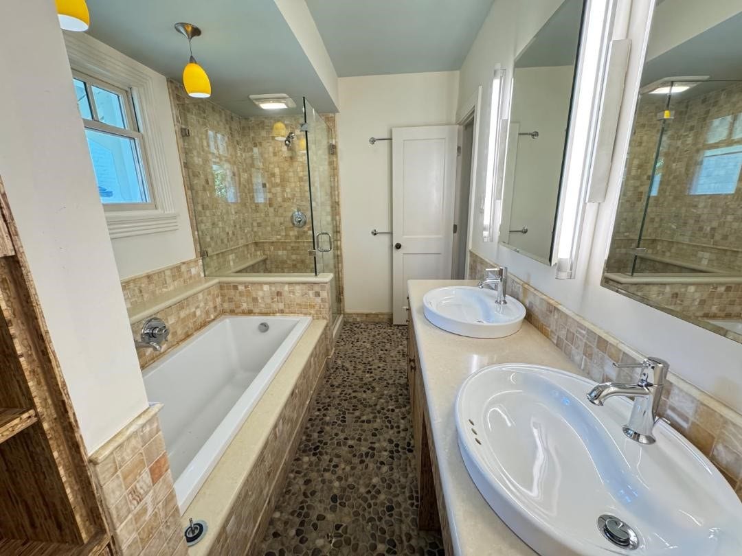 2709 Albans Road, West University Place, TX 77005 2709 Albans Road, West University Place, TX 77005