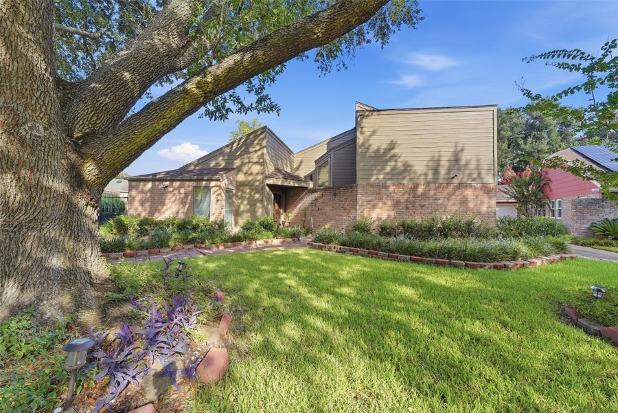 Property photo for 15326 La Mancha Drive, Houston, TX
