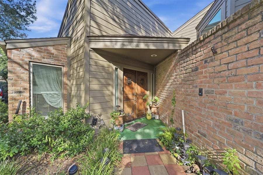 Property photo for 15326 La Mancha Drive, Houston, TX