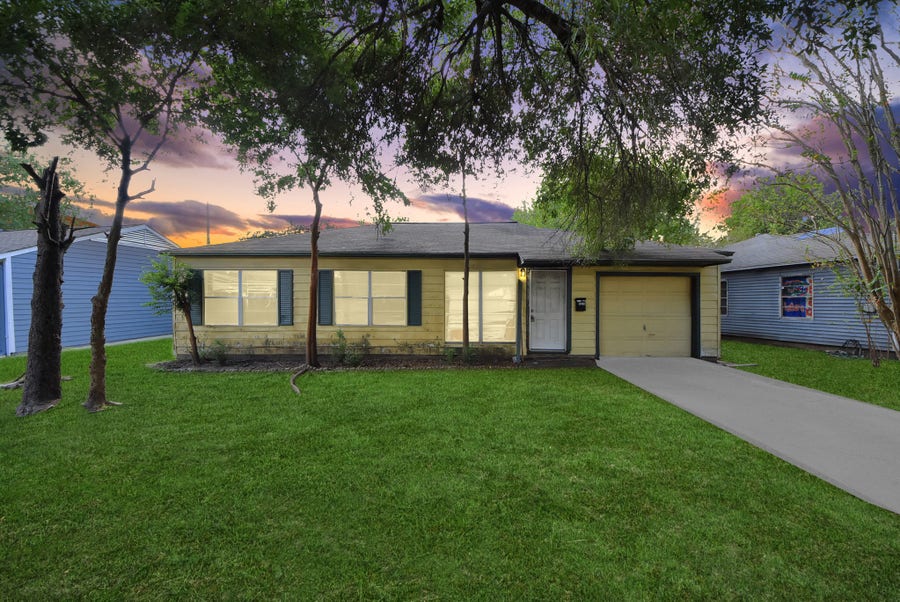 Property photo for 4914 Paradise Lane, Houston, TX