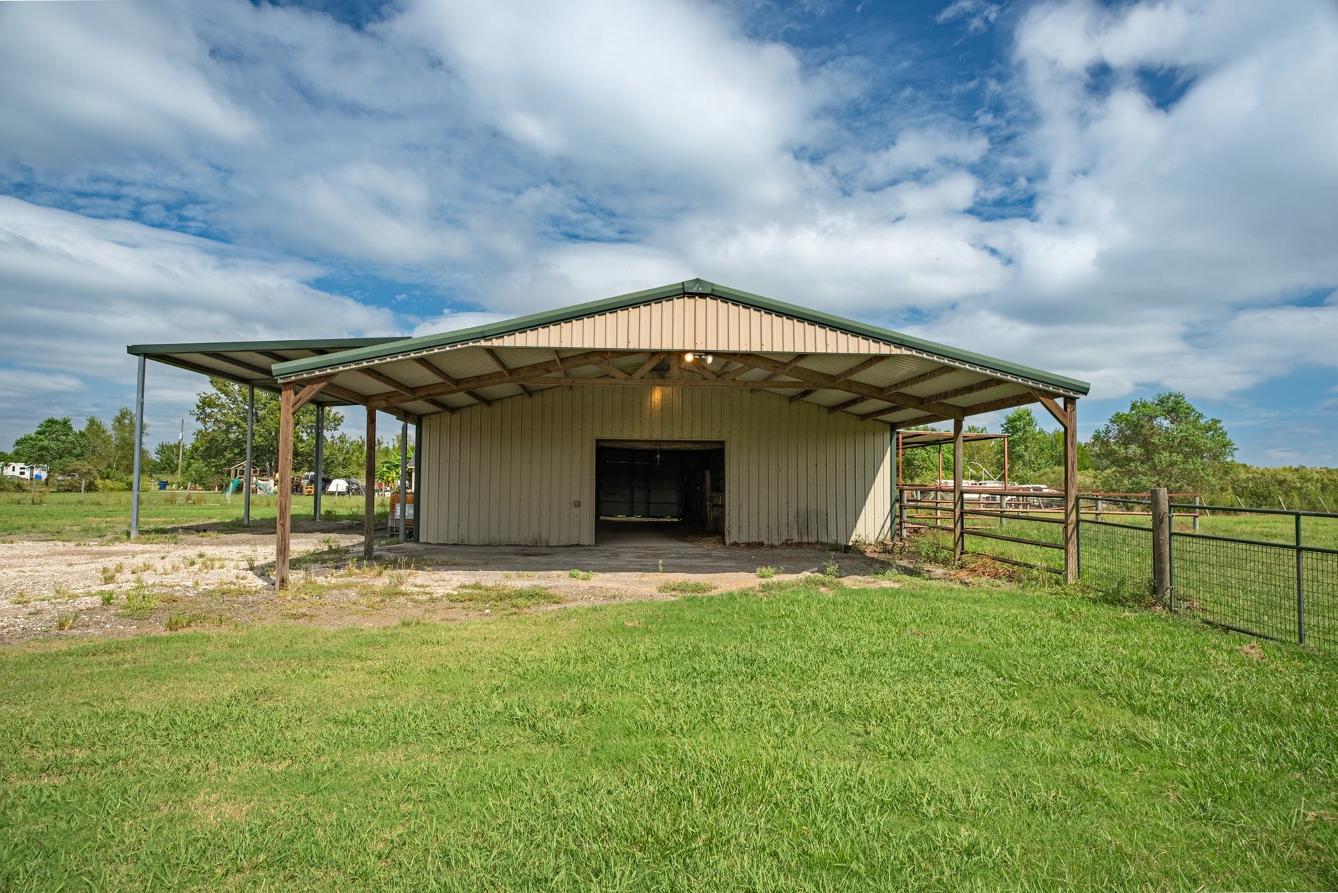 1108 County Road 55, Rosharon, TX 77583 1108 County Road 55, Rosharon, TX 77583
