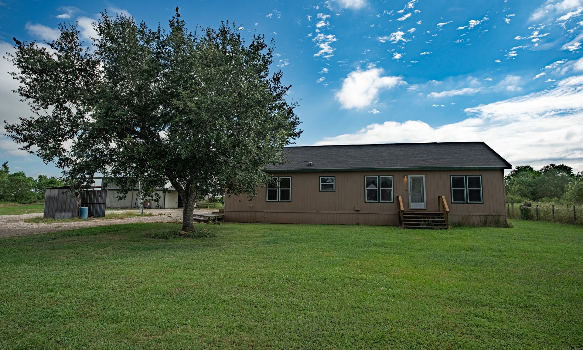 1108 County Road 55, Rosharon, TX 77583 1108 County Road 55, Rosharon, TX 77583