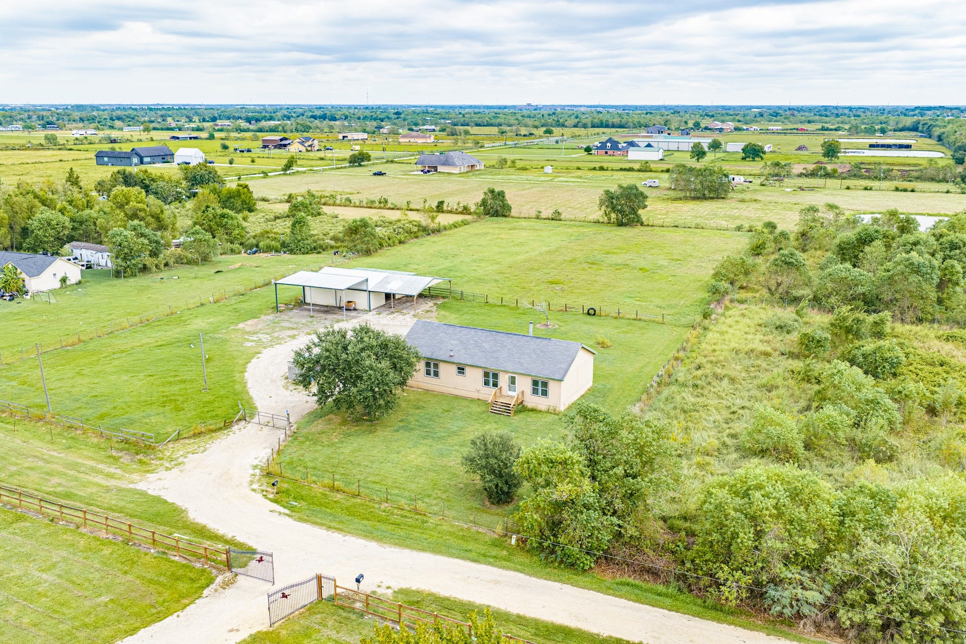 1108 County Road 55, Rosharon, TX 77583 1108 County Road 55, Rosharon, TX 77583