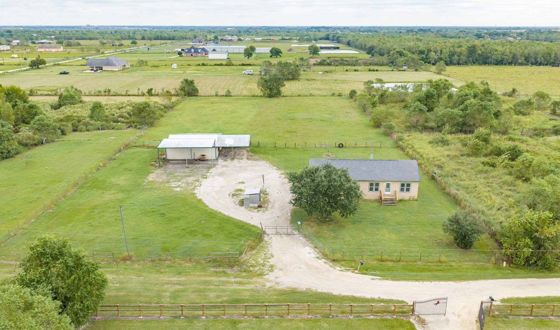 1108 County Road 55, Rosharon, TX 77583 1108 County Road 55, Rosharon, TX 77583
