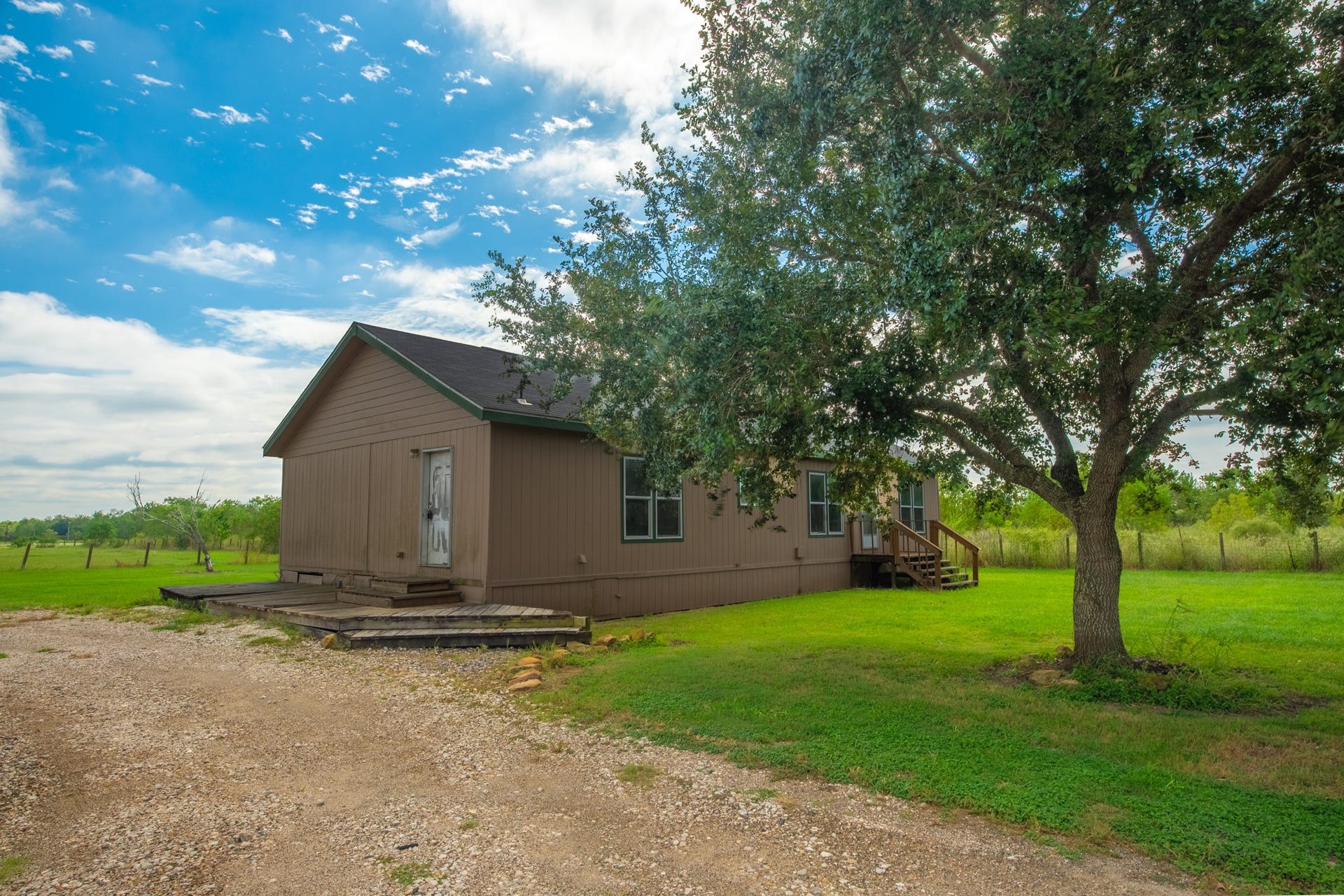 1108 County Road 55, Rosharon, TX 77583 1108 County Road 55, Rosharon, TX 77583