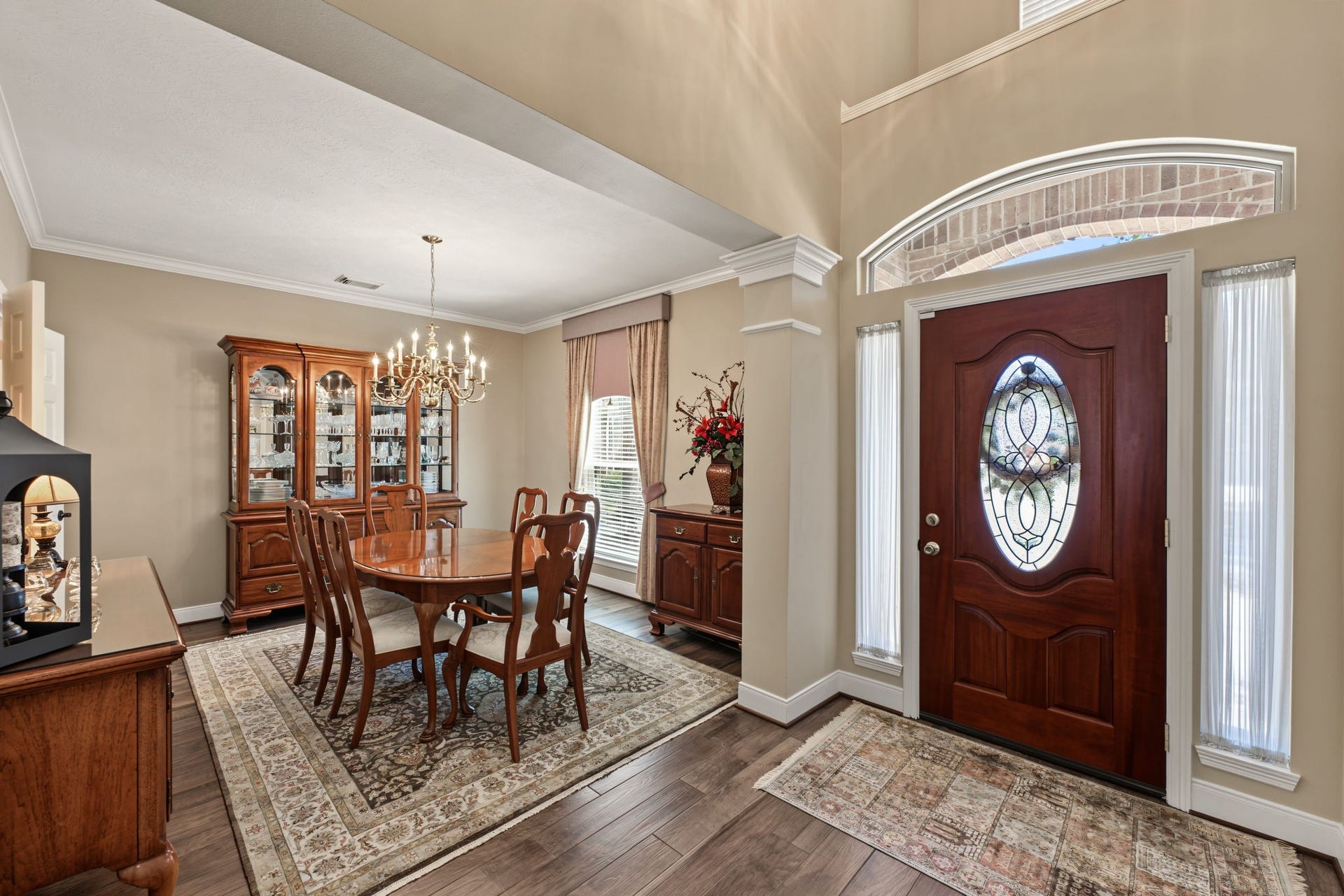 4807 Stonecrop Court, Houston, TX 77345 The Dining Room is approx 12' x 12' and connects directly to the Kitchen.