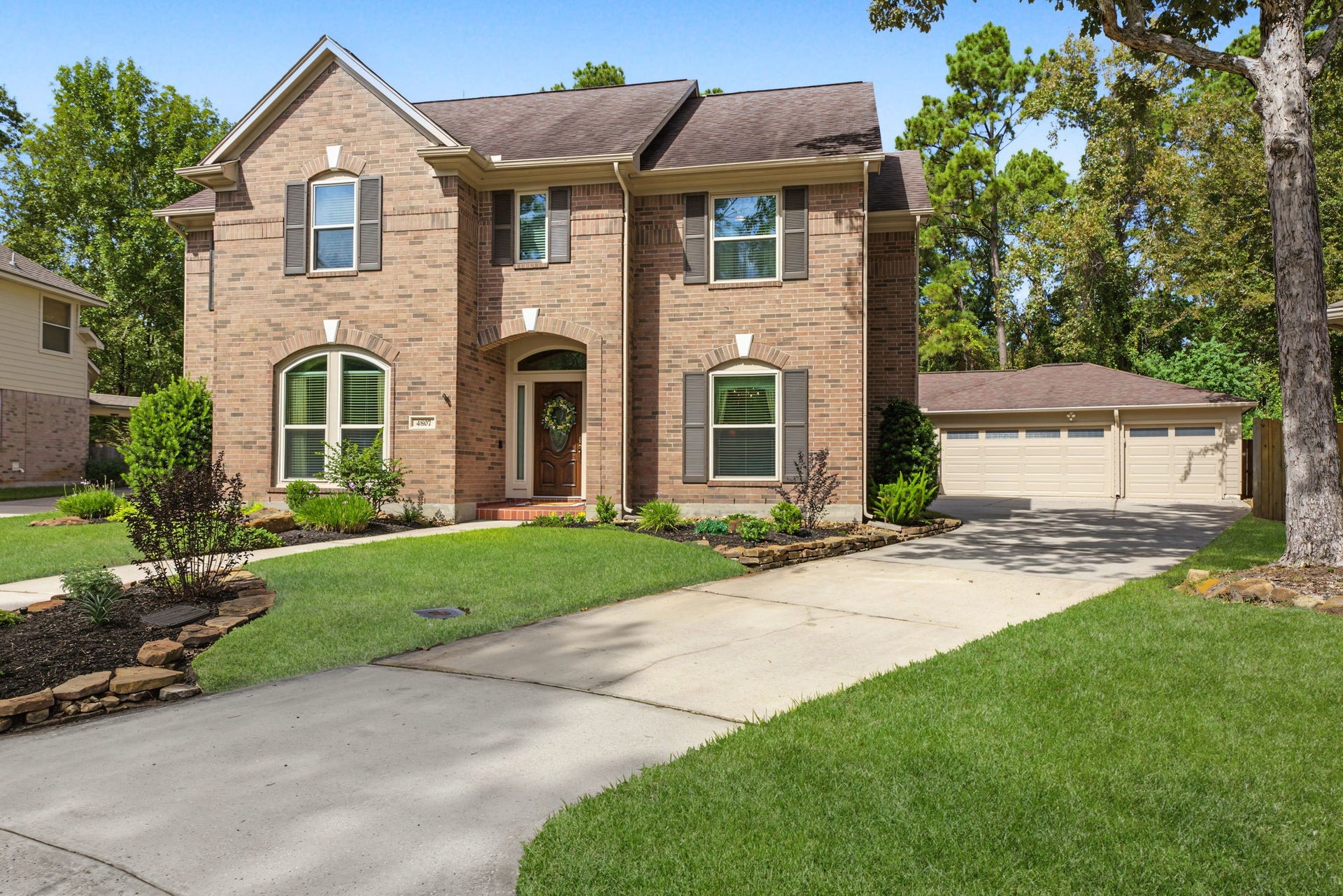 4807 Stonecrop Court, Houston, TX 77345 Long driveway leading up to the detached 3-car-garage.