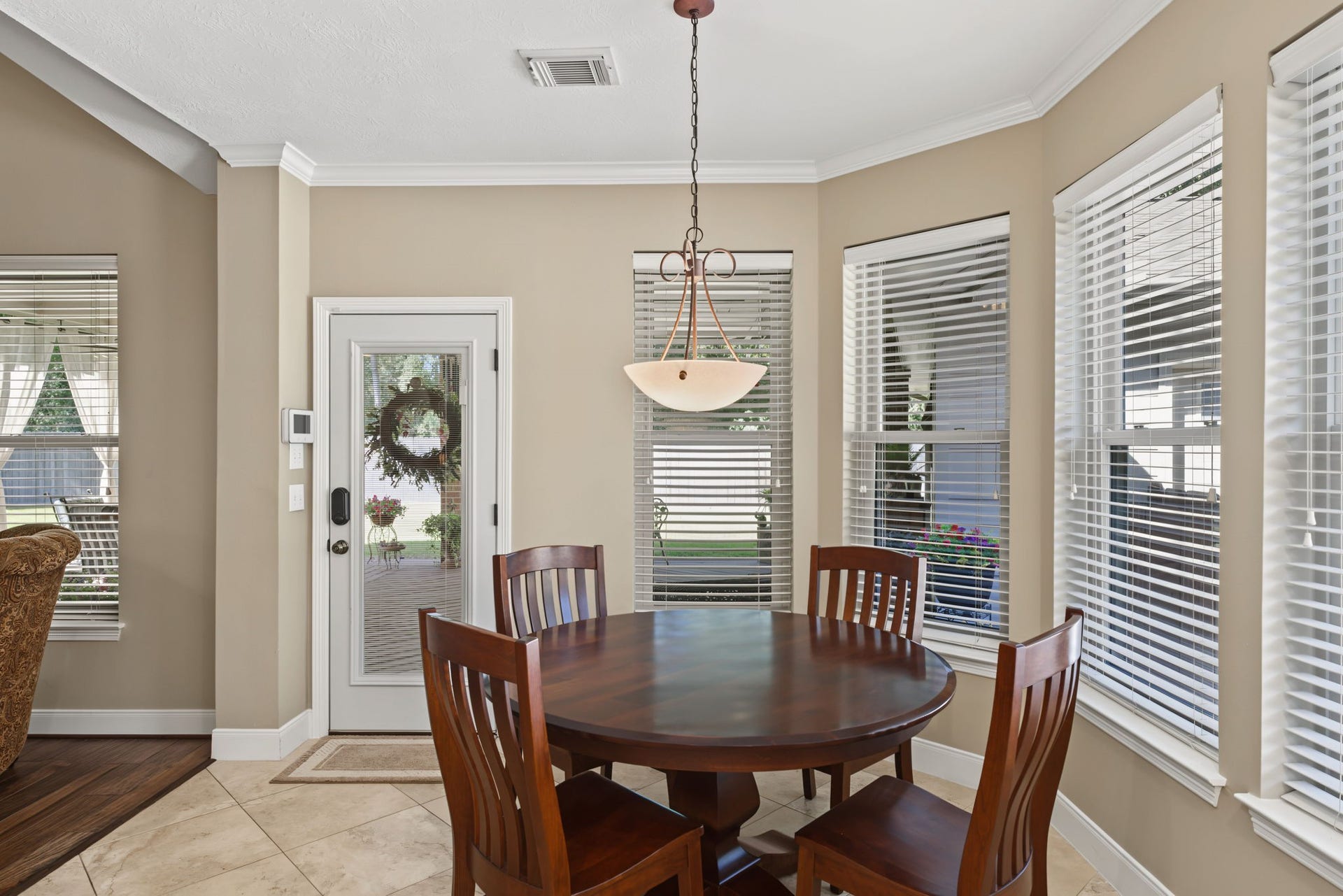 4807 Stonecrop Court, Houston, TX 77345 This breakfast area is approx 10' x 9'. The double-pane windows keep this area from getting hot or cold.