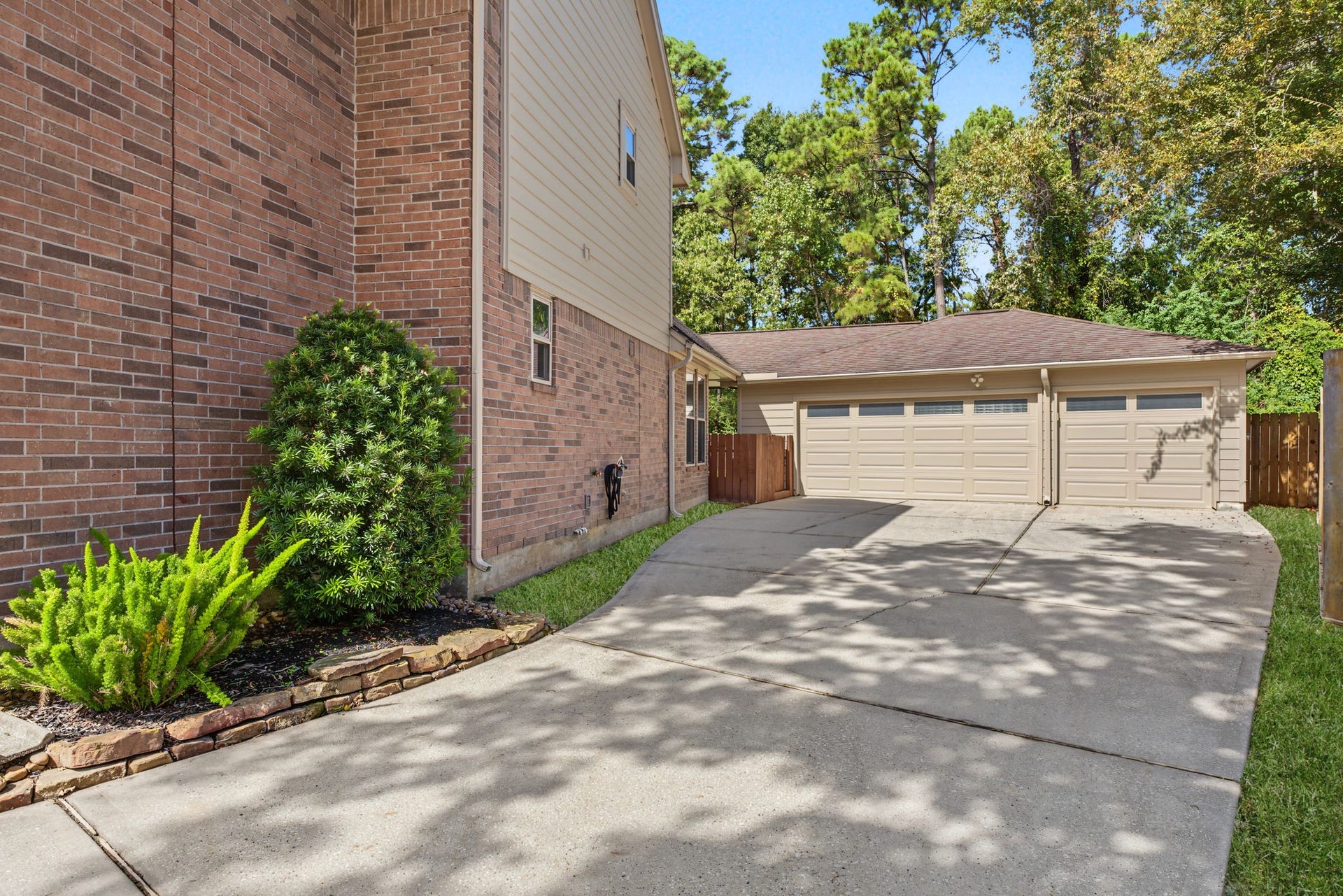 4807 Stonecrop Court, Houston, TX 77345 This detached 3-car-garage has an extra 5' bump space in the back corner that is perfect for a workshop area.