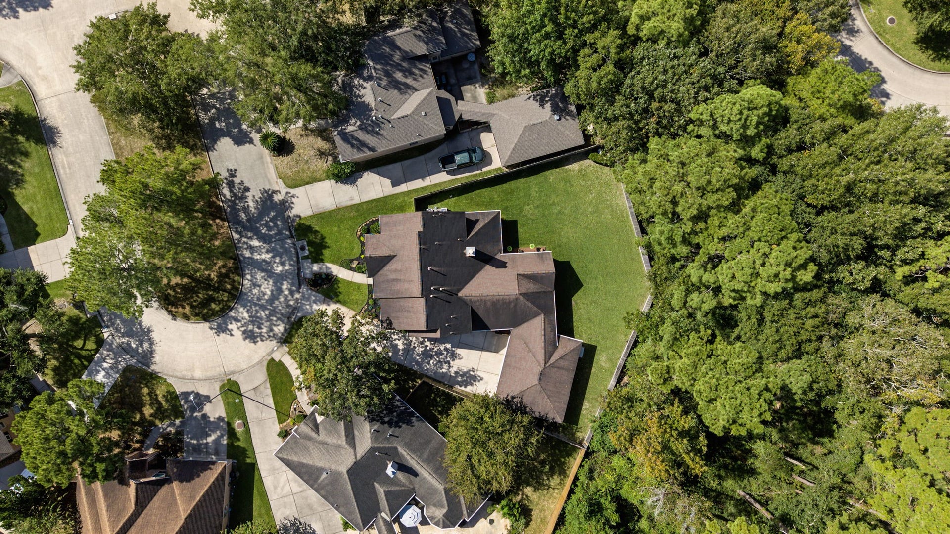 4807 Stonecrop Court, Houston, TX 77345 Cul-de-sac lots are always coveted due to their large pie-shaped lots.