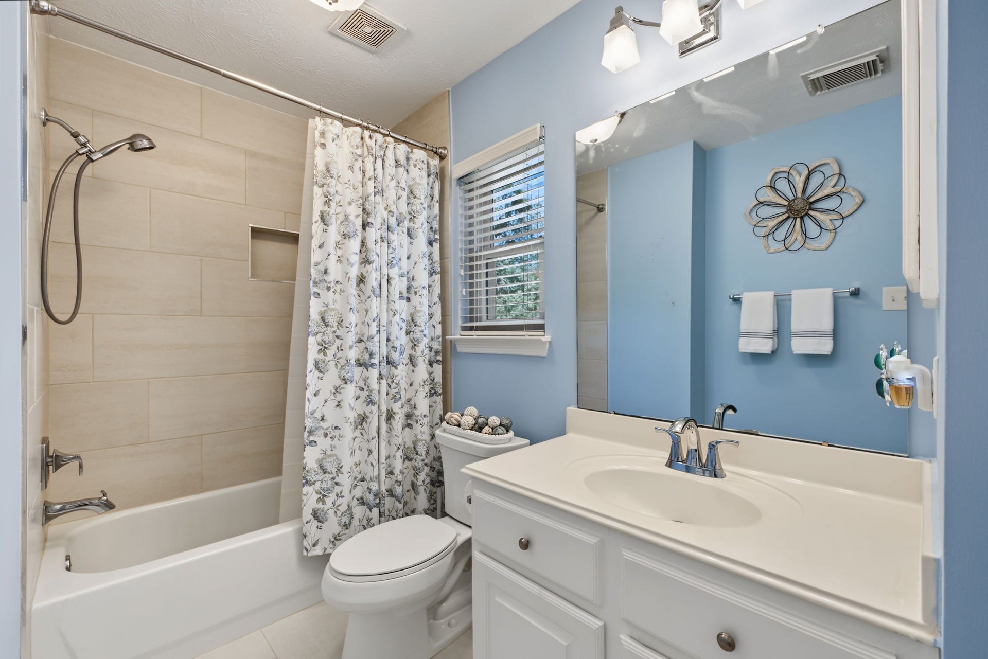 4807 Stonecrop Court, Houston, TX 77345 Full Bathroom #3 and the second full bathroom upstairs.