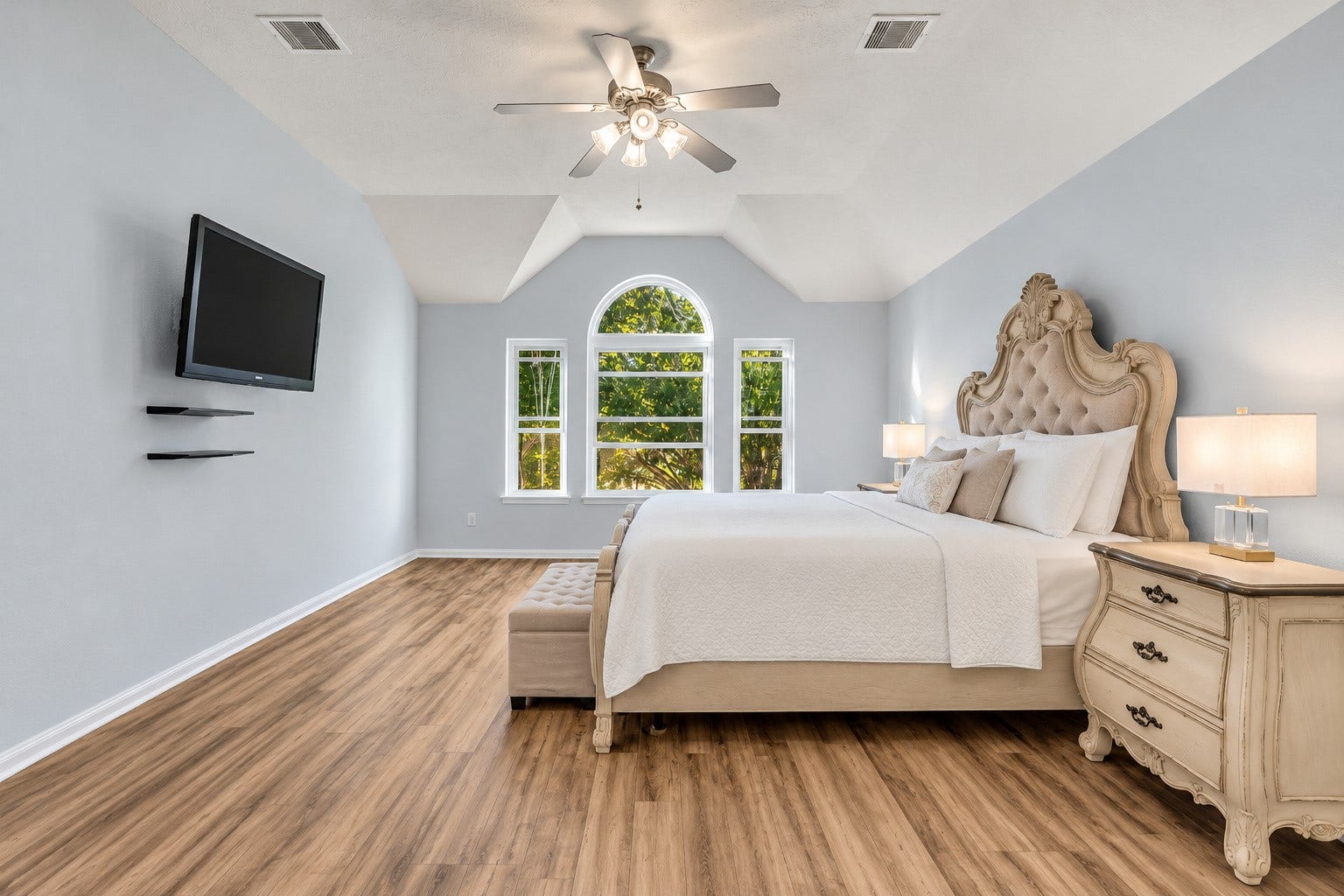1408 S Friendswood Drive, #1301, Friendswood, TX 77546 Massive primary retreat with beautiful large new windows.