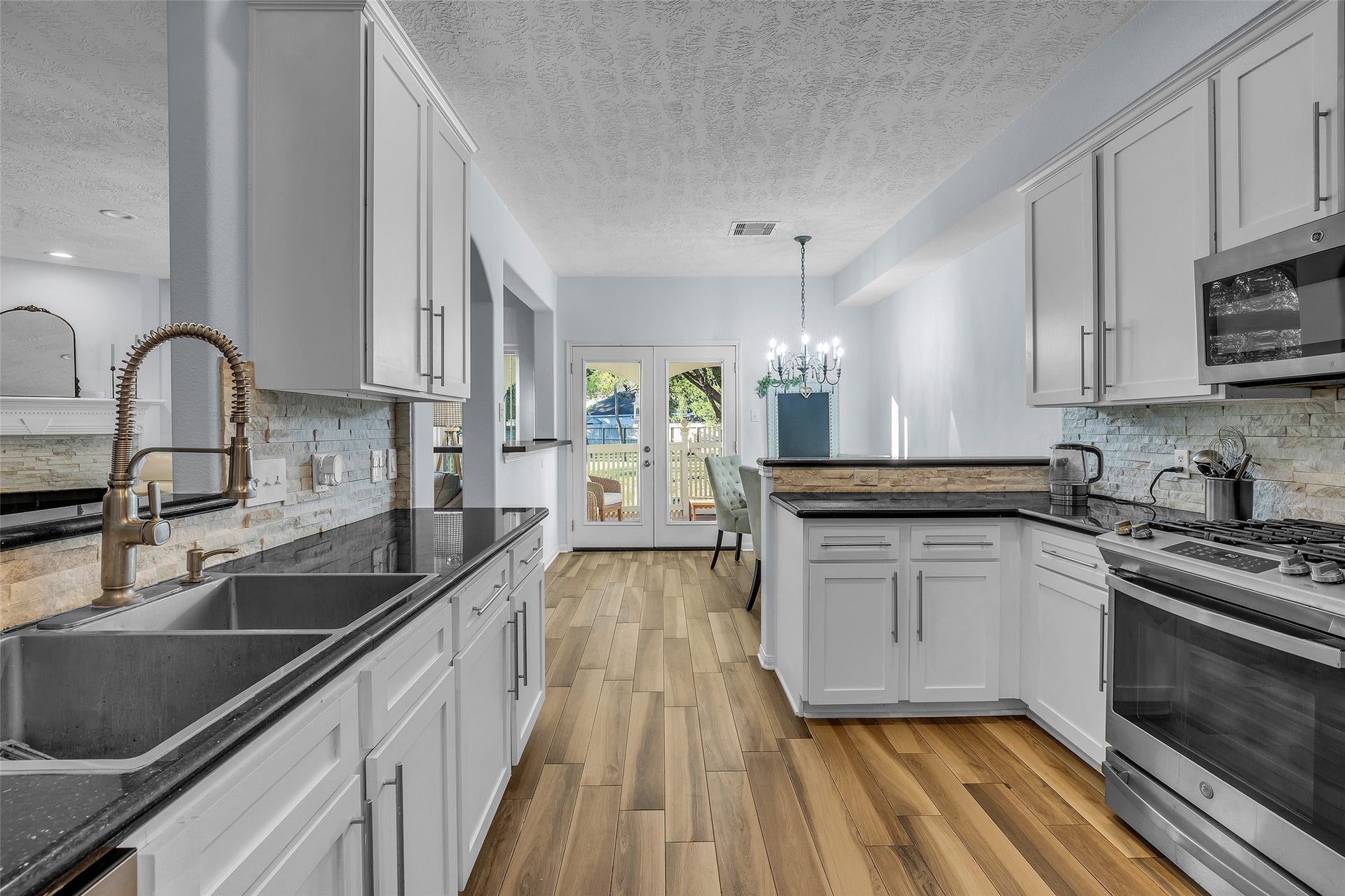 1408 S Friendswood Drive, #1301, Friendswood, TX 77546 Great shot of the large kitchen.