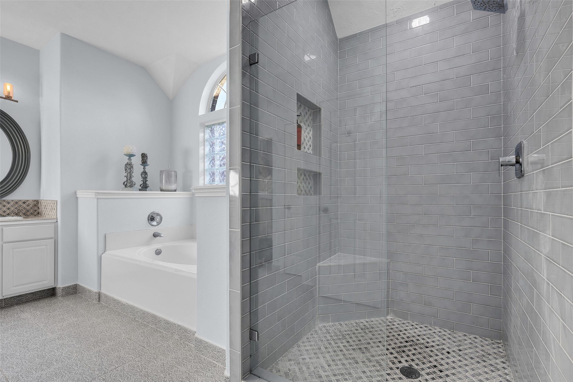1408 S Friendswood Drive, #1301, Friendswood, TX 77546 Absolutely huge shower with great tile work.