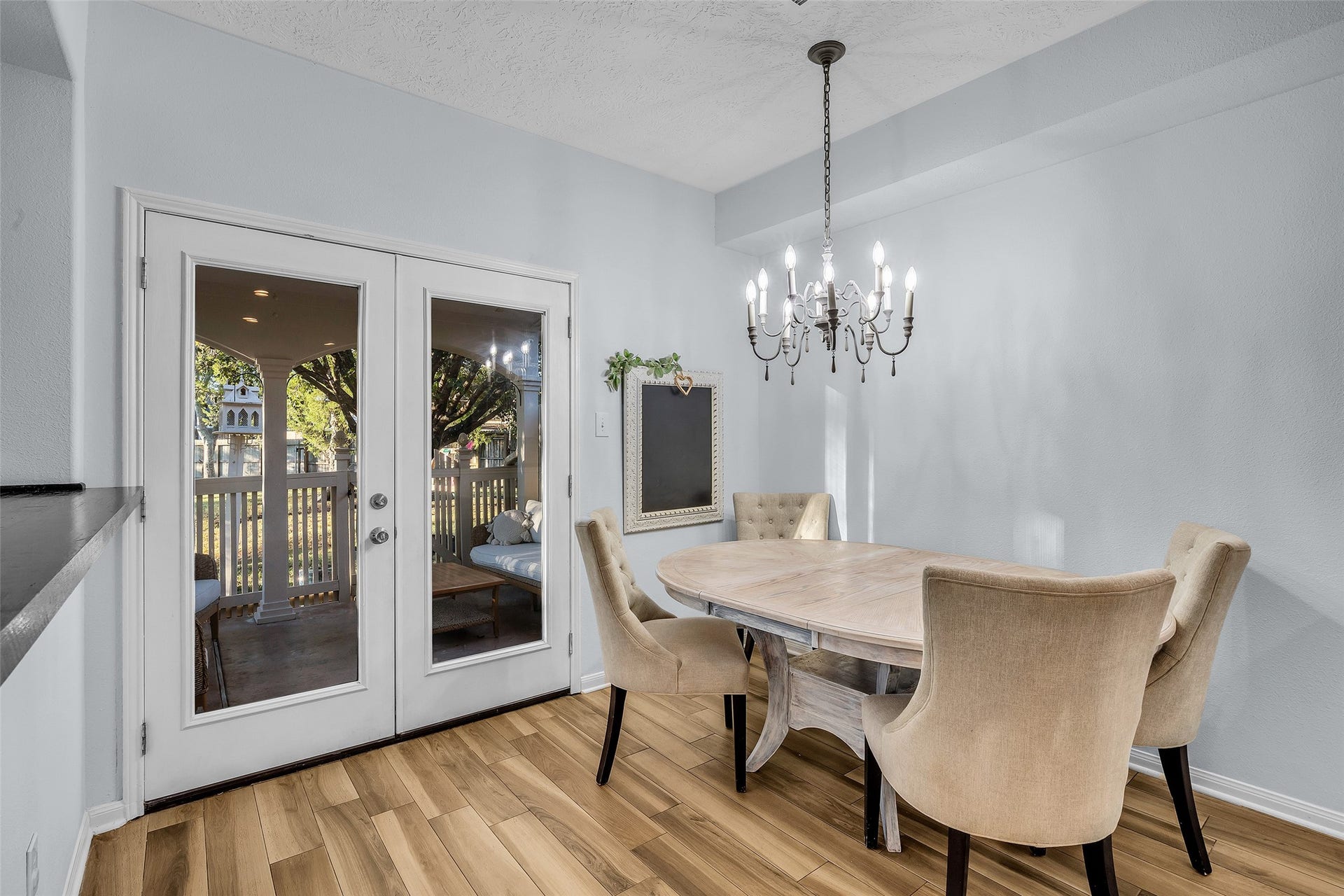 1408 S Friendswood Drive, #1301, Friendswood, TX 77546 Crisp and bright the breakfast area is huge.