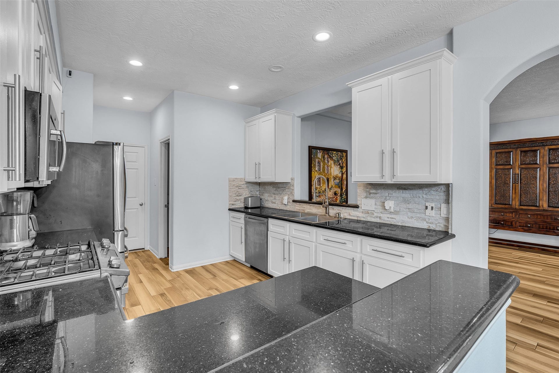 1408 S Friendswood Drive, #1301, Friendswood, TX 77546 2 breakfast bars for convenient meals and easy entertaining.