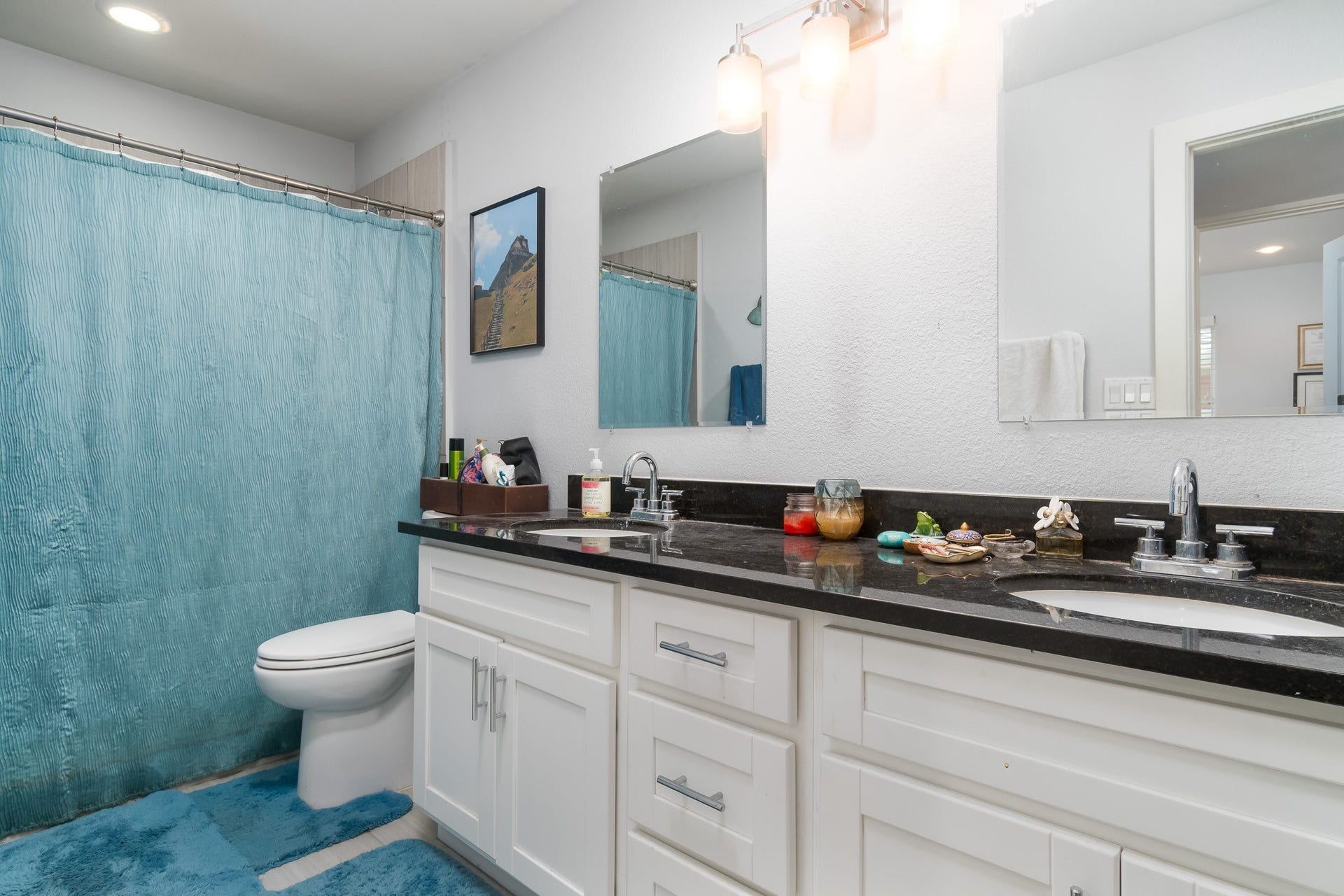 2019 Huldy Street, #4, Houston, TX 77019 Photos are of identical floor plan downstairs unit.