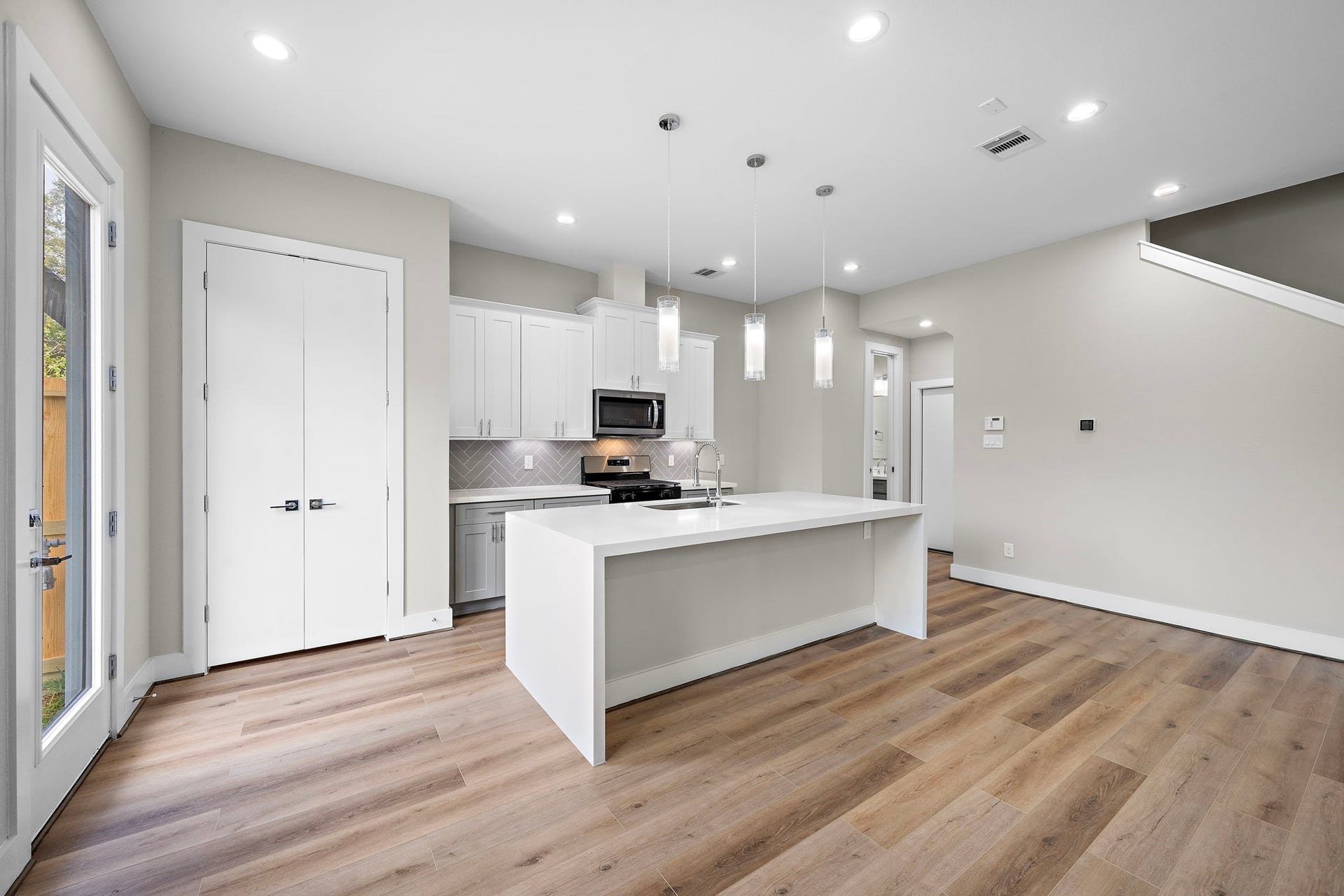8120 Esther Acres Lane, Houston, TX 77088 8120 Esther Acres Lane, Houston, TX 77088