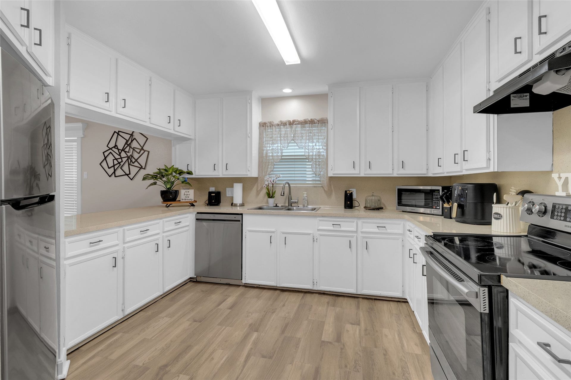 1217 Ivy Avenue, Deer Park, TX 77536 1217 Ivy Avenue, Deer Park, TX 77536