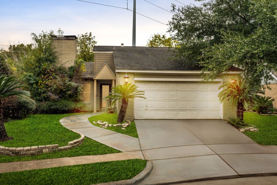 Property photo for 5455 Oakhaven Lane, Houston, TX