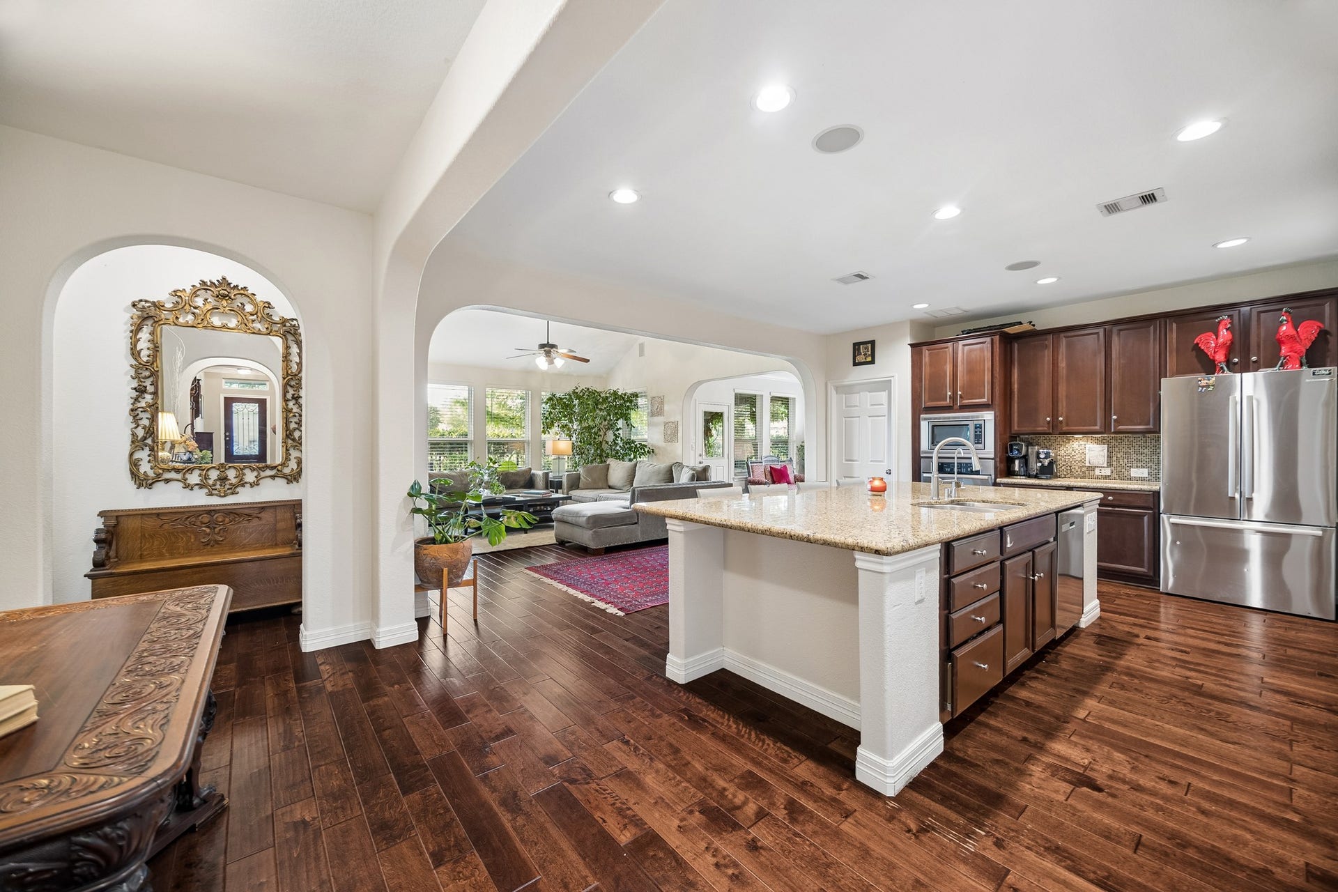 3102 London Lane, Missouri City, TX 77459 The primary ensuite entry is the left hand archway.