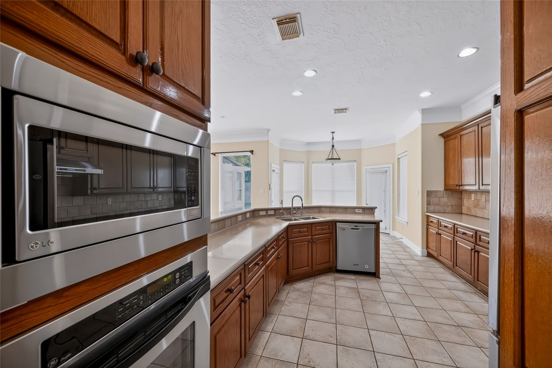 12111 Via Porta Rosa, Cypress, TX 77429 12111 Via Porta Rosa, Cypress, TX 77429