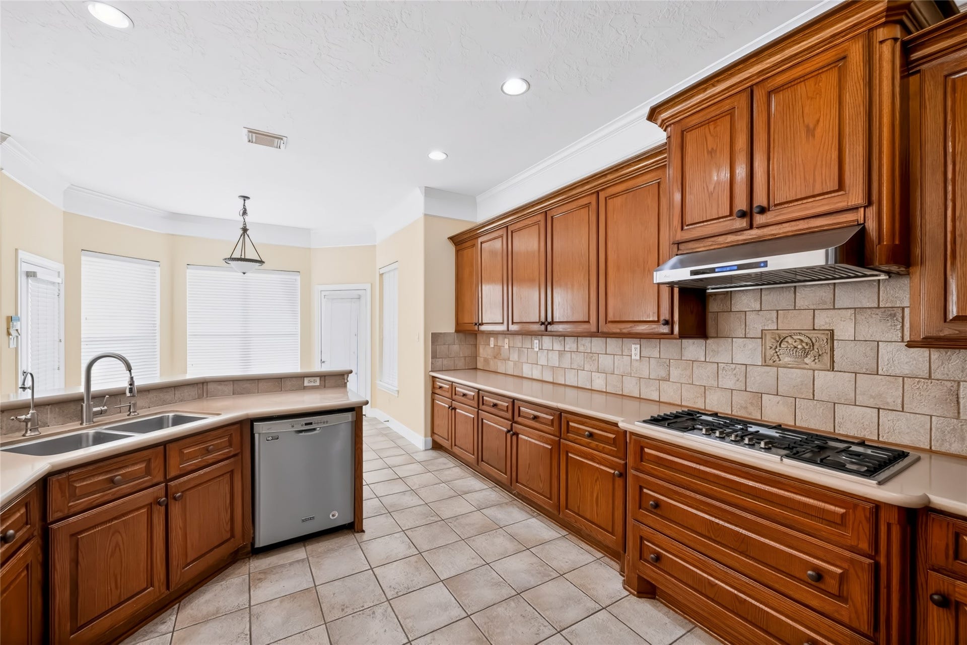 12111 Via Porta Rosa, Cypress, TX 77429 12111 Via Porta Rosa, Cypress, TX 77429