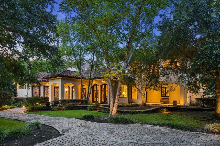 Property photo for 2 Lacewood Lane, Piney Point Village, TX
