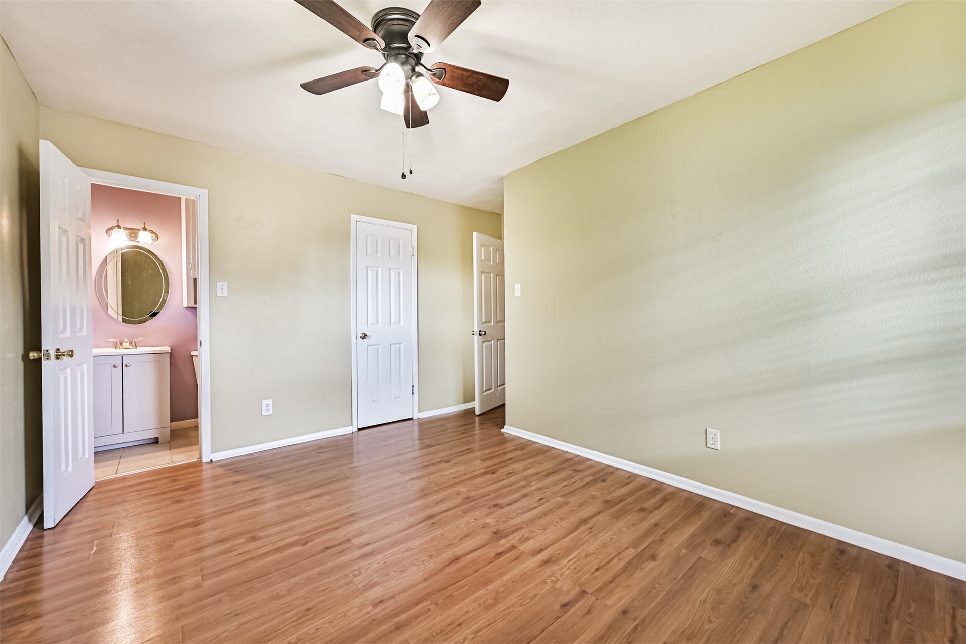 807 Temple Drive, Hitchcock, TX 77563 Secondary bedroom