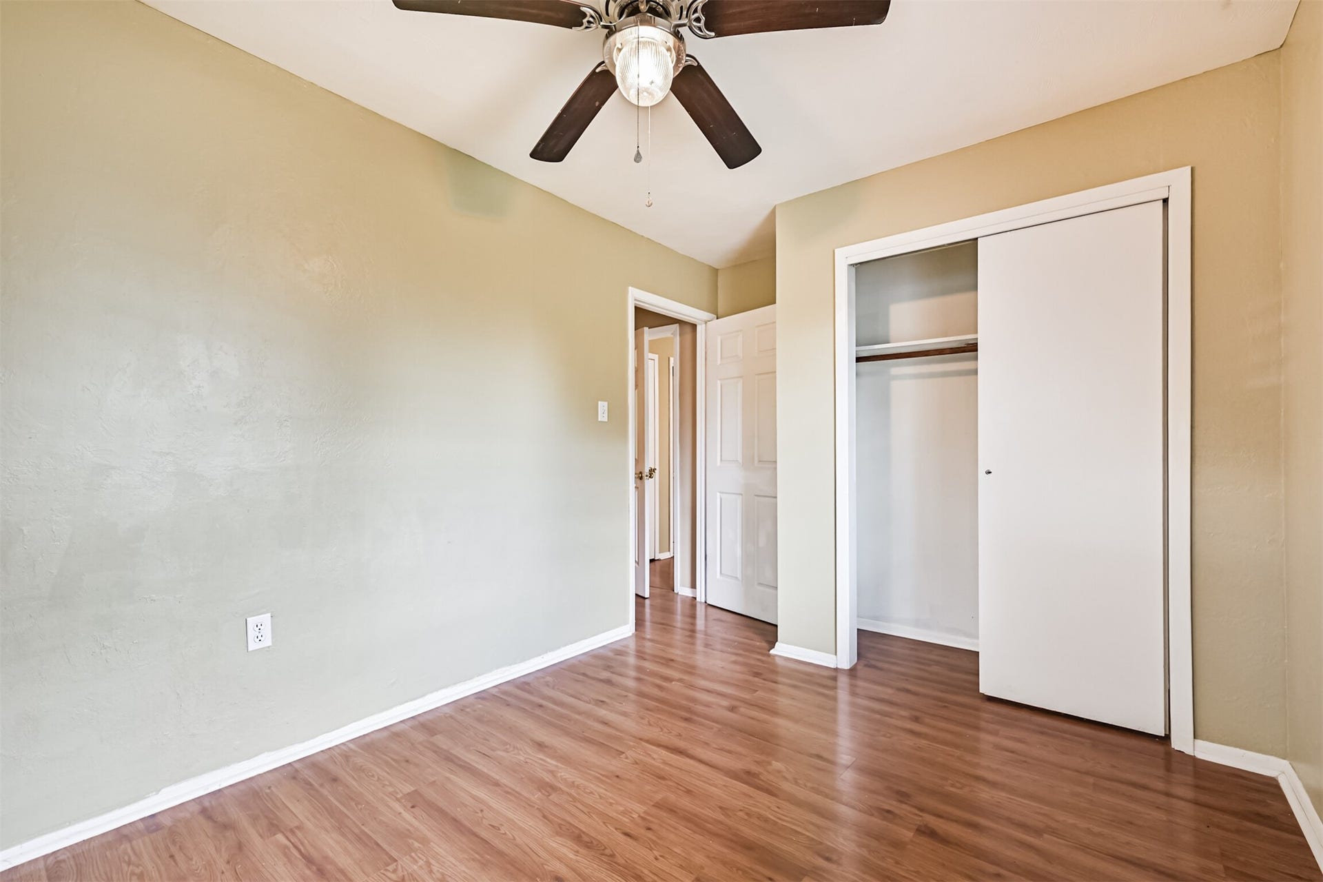 807 Temple Drive, Hitchcock, TX 77563 3rd bedroom