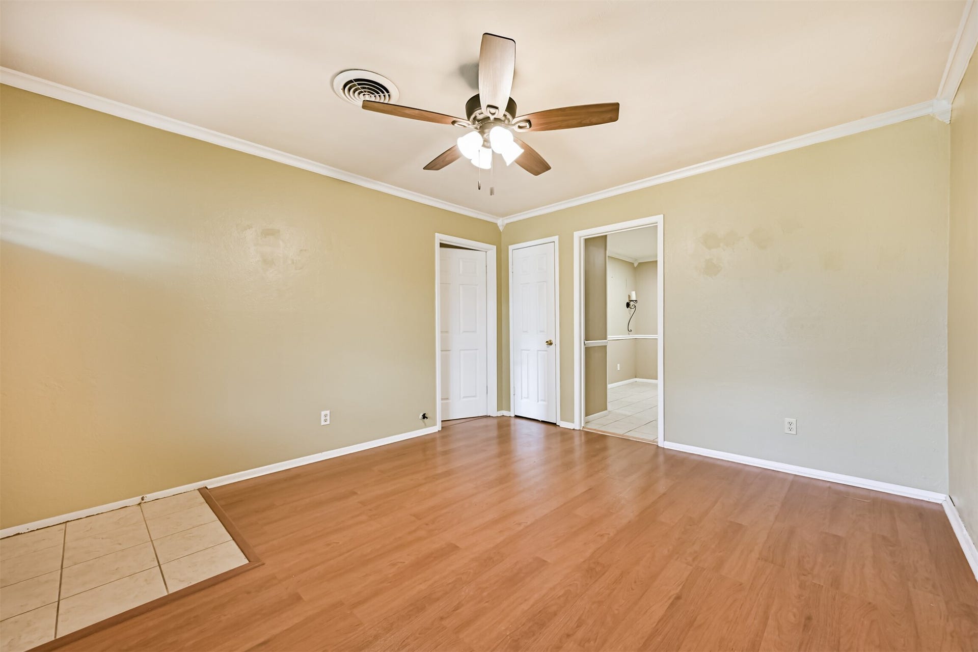 807 Temple Drive, Hitchcock, TX 77563 Living space