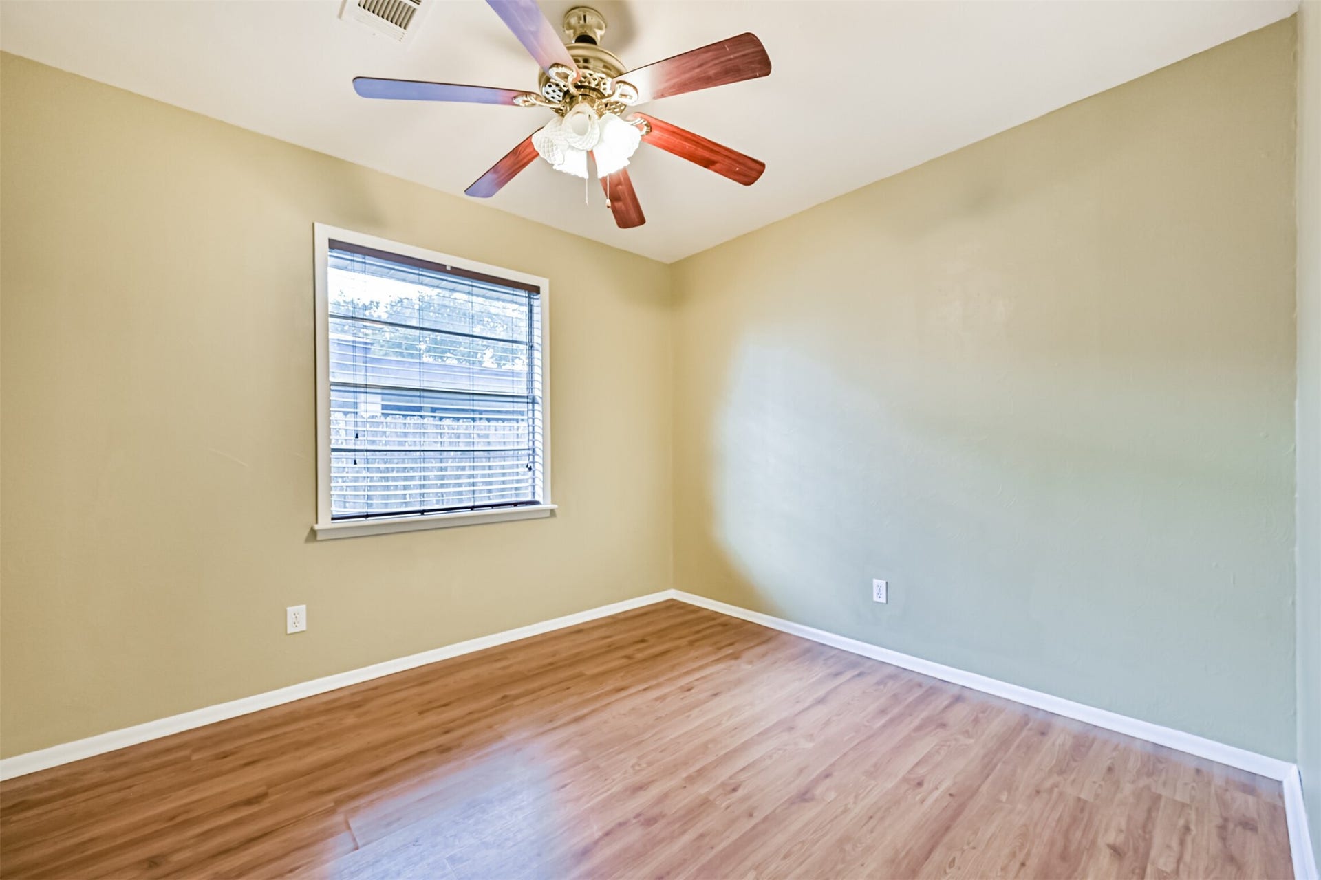807 Temple Drive, Hitchcock, TX 77563 Primary