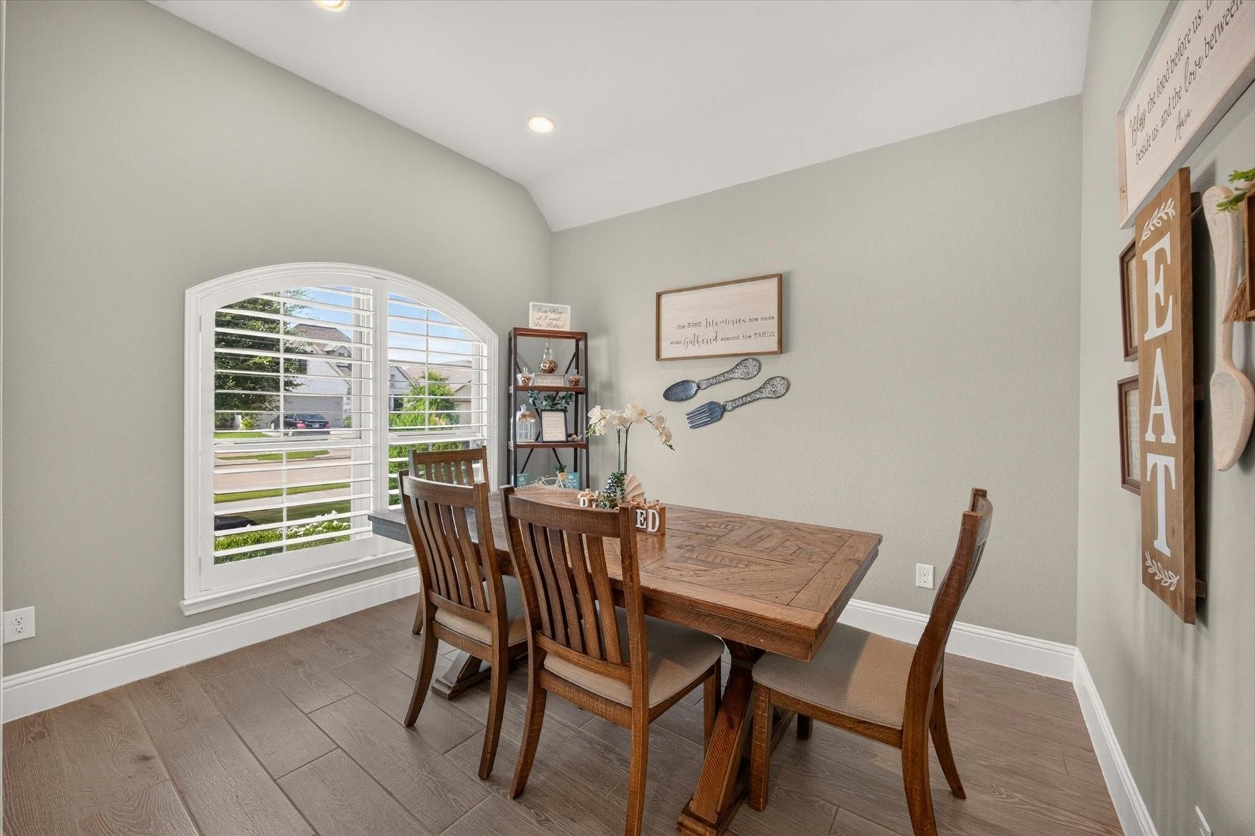 23026 Needlegrass Road, Katy, TX 77493 Dining area perfectly positioned for entertaining or everyday meals. This room can also be utilized as a private office space.