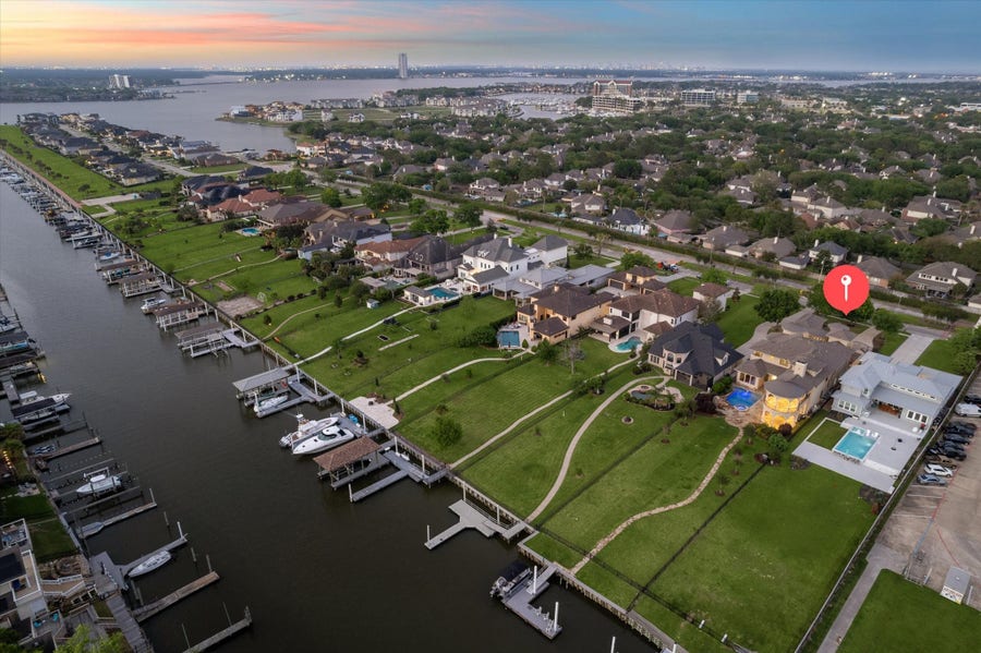 Property photo for 503 Constellation Boulevard, League City, TX