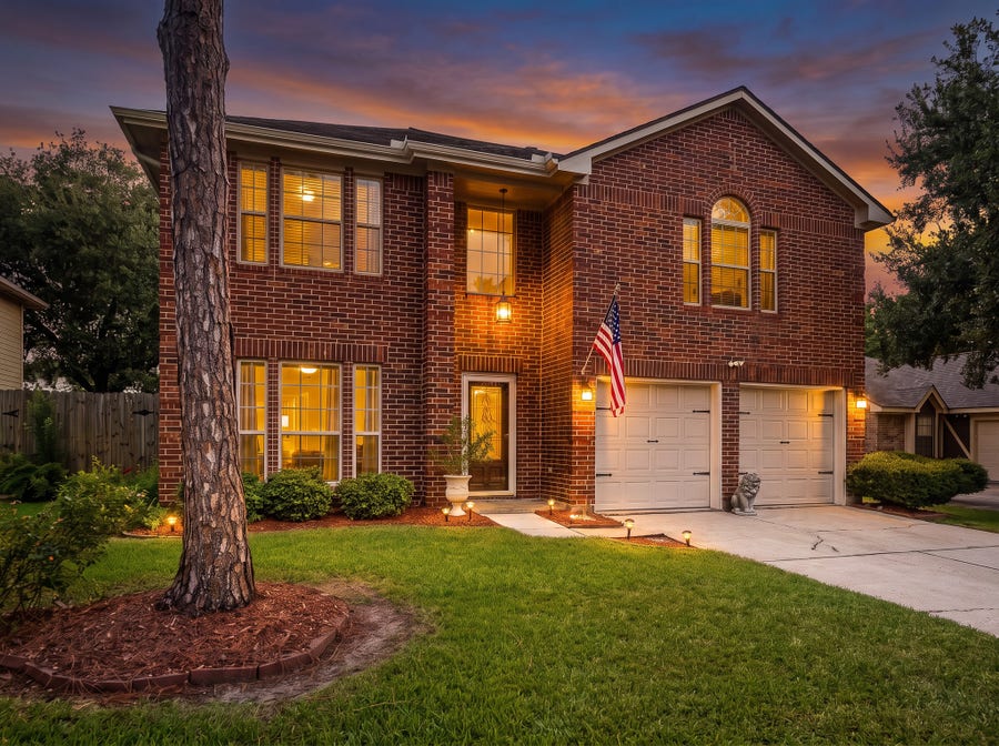 Property photo for 1118 Wentworth Drive, Pearland, TX
