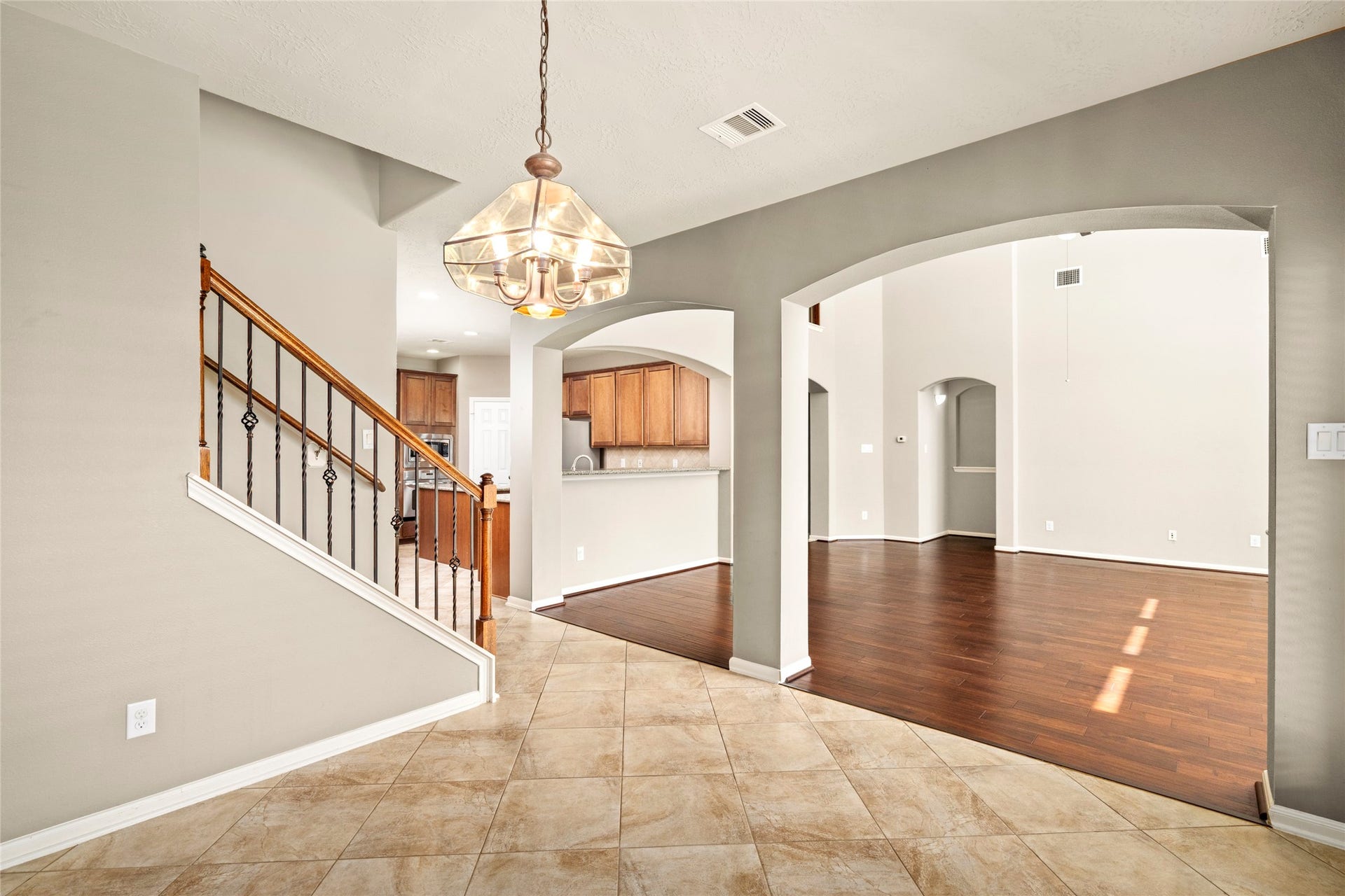 5307 Amber Sky Lane, Rosharon, TX 77583 This sun-filled breakfast room flows directly into the family room and gourmet kitchen, creating an open, connected living experience perfect for today's lifestyle.