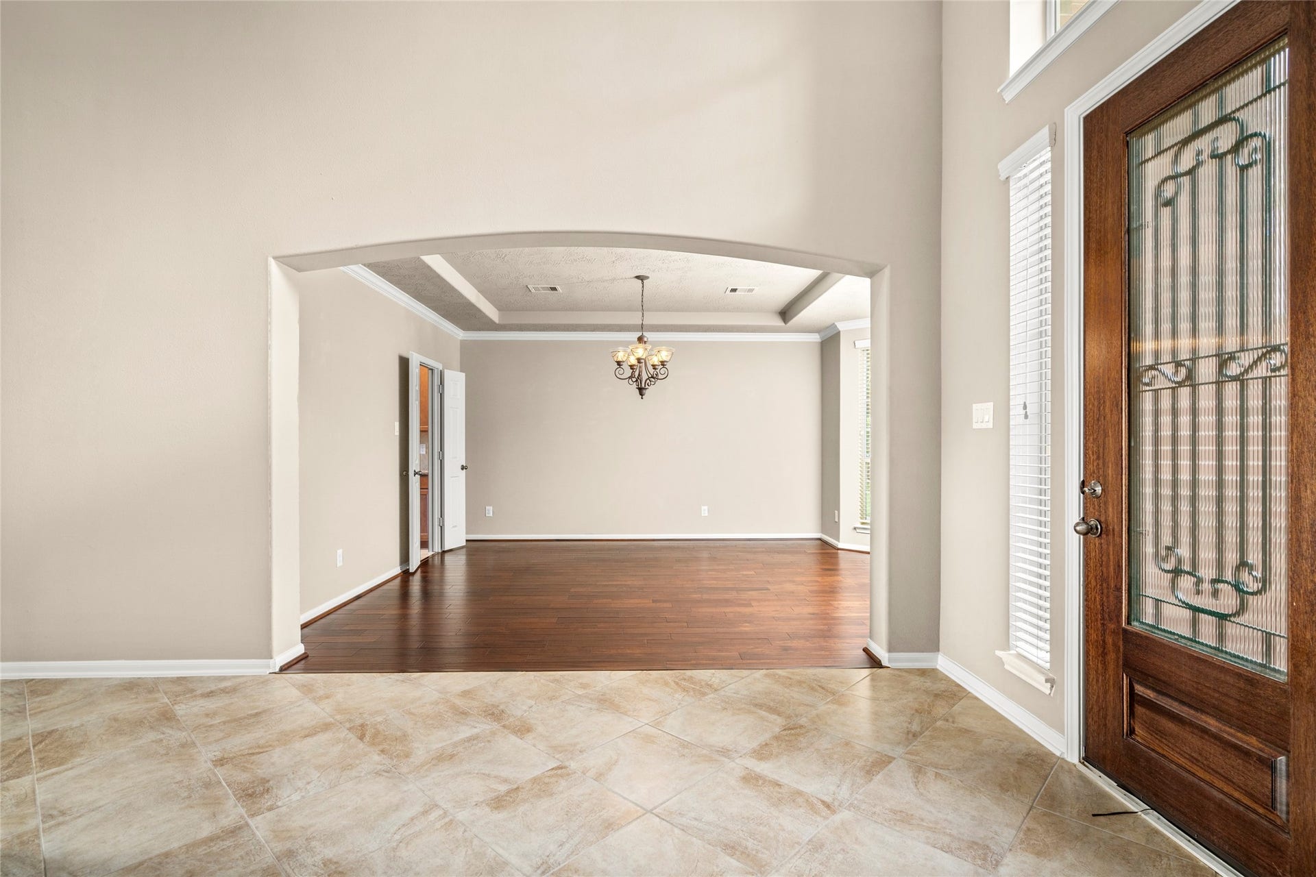 5307 Amber Sky Lane, Rosharon, TX 77583 Rich wood flooring, a statement chandelier, and an elegant glass-paneled front door set the tone here, opening gracefully into the formal dining room, designed for unforgettable entertaining.