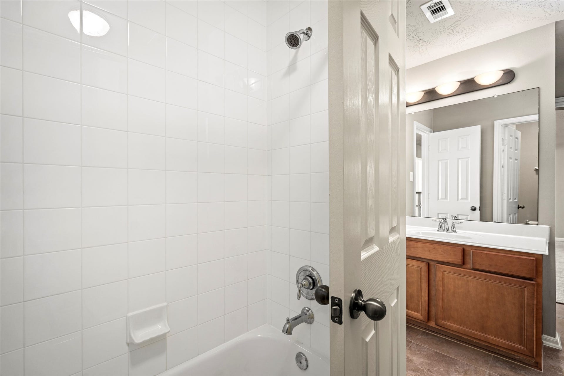 5307 Amber Sky Lane, Rosharon, TX 77583 A well-appointed secondary bath features a tub/shower combo and tile flooring, completing this thoughtfully designed upstairs layout.