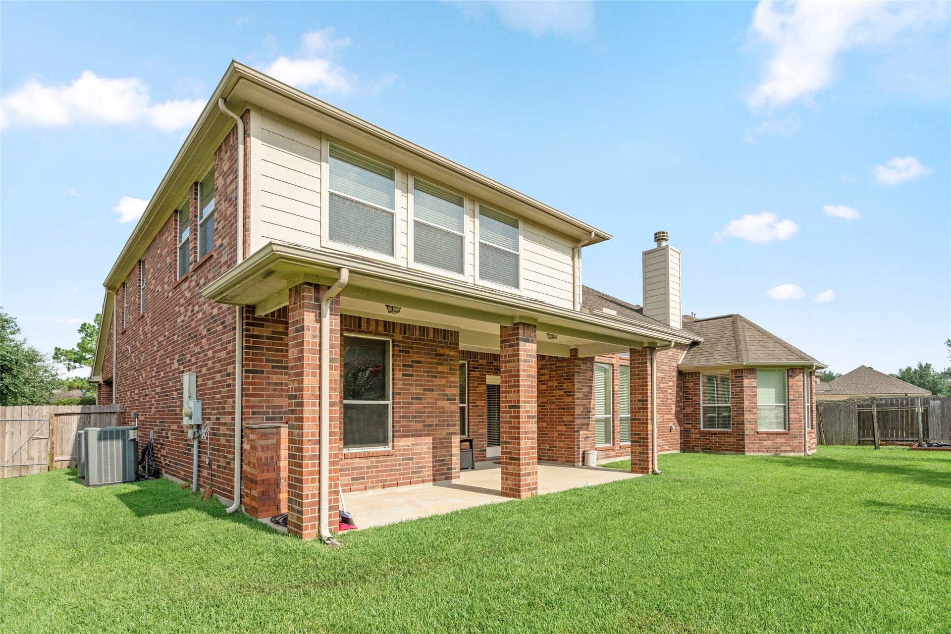 5307 Amber Sky Lane, Rosharon, TX 77583 Framed by a privacy fence and verdant landscaping, this generous backyard offers the space and serenity to entertain, relax, or simply enjoy Texas evenings.
