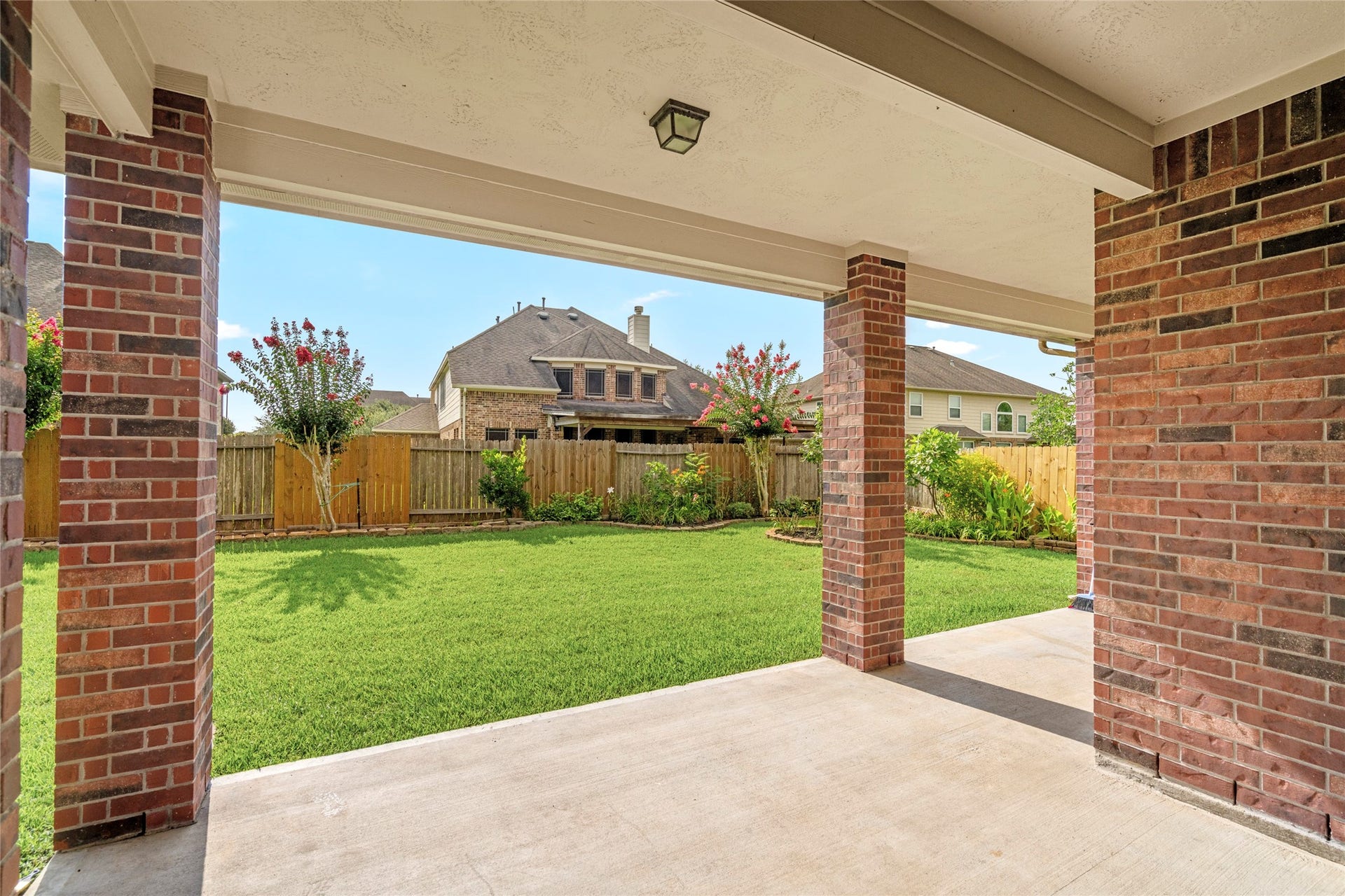 5307 Amber Sky Lane, Rosharon, TX 77583 A tranquil outdoor escape with lush landscaping and mature trees sets the scene for memorable evenings under the Texas sky.