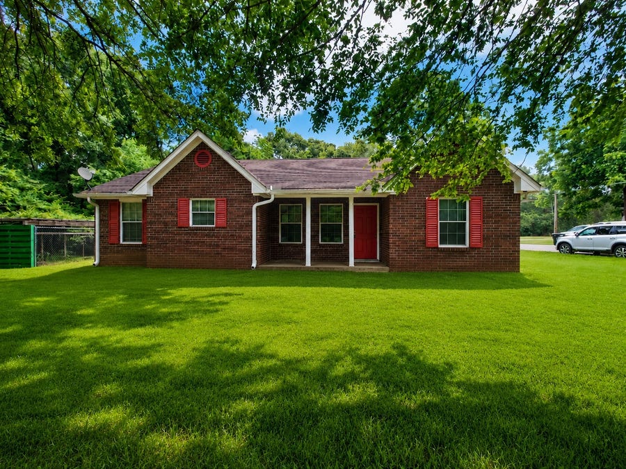 Property photo for 1801 Coe Road, Pinehurst, TX