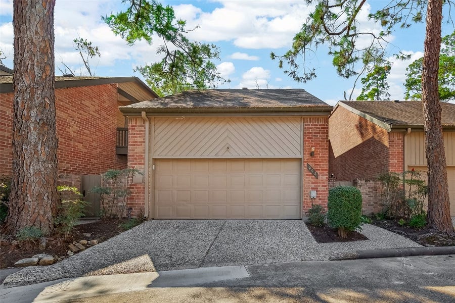 Property photo for 262 Sugarberry Circle, Houston, TX