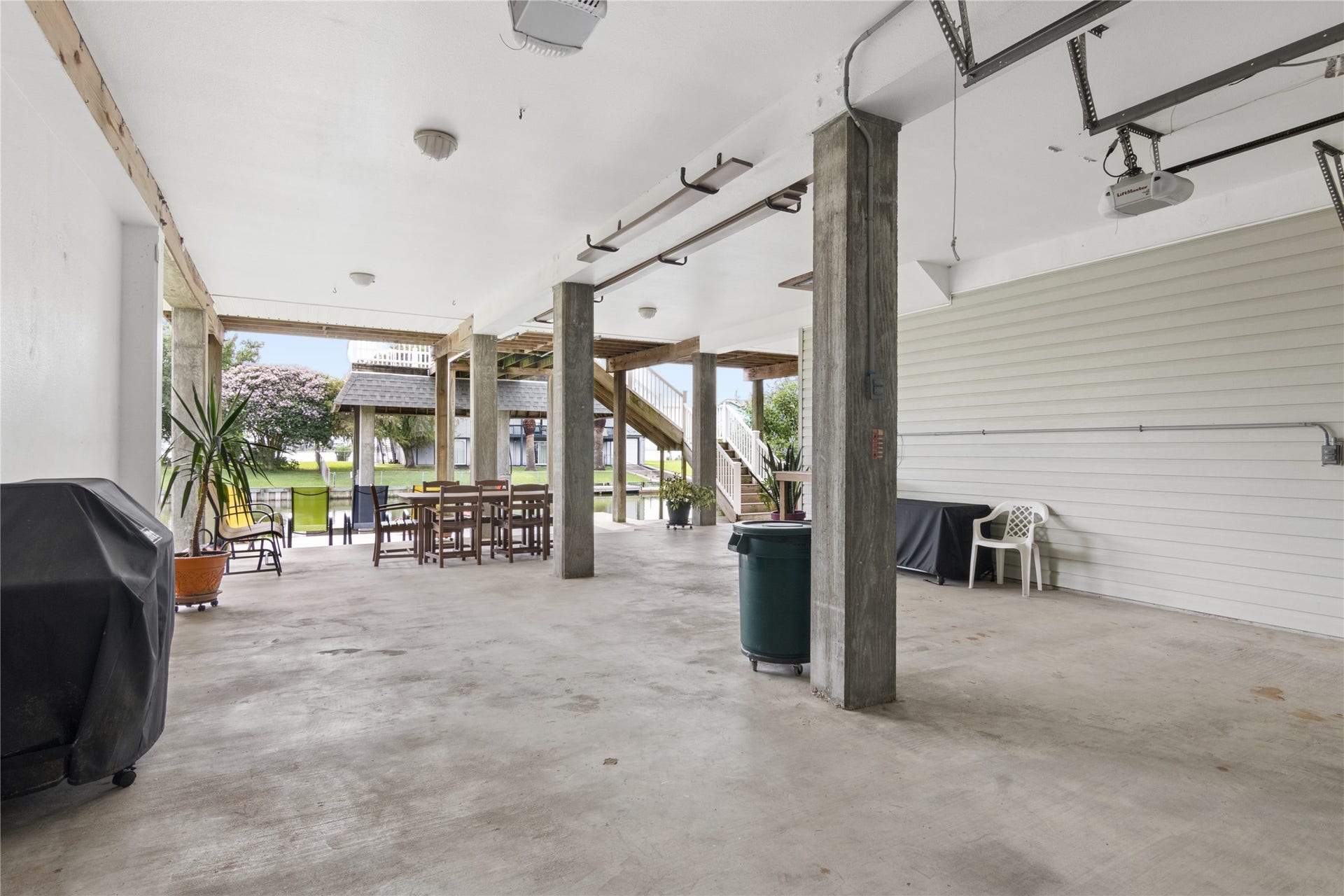 10 N Flamingo Street, La Marque, TX 77568