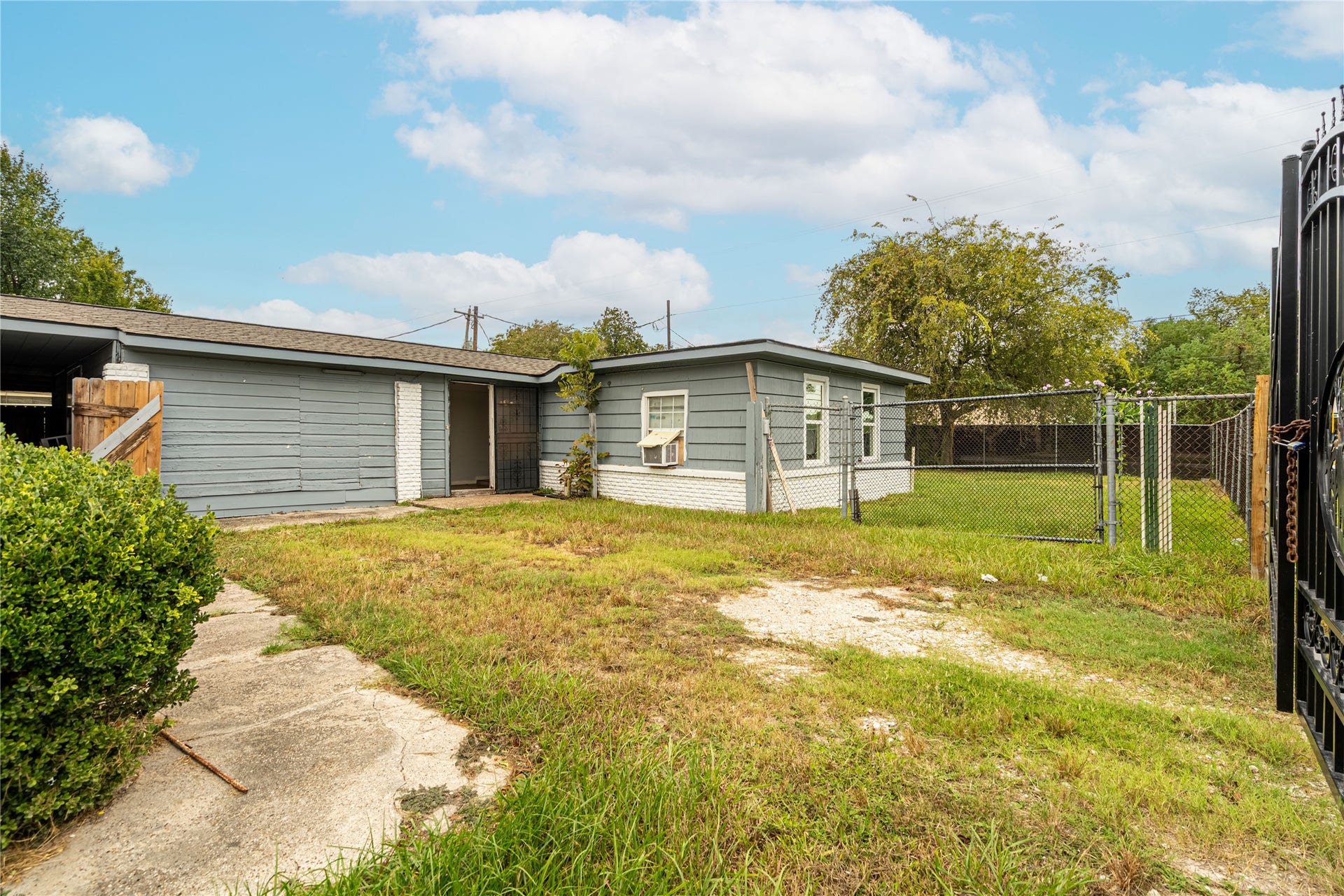 9535 Sweetwater Lane, Houston, TX 77037